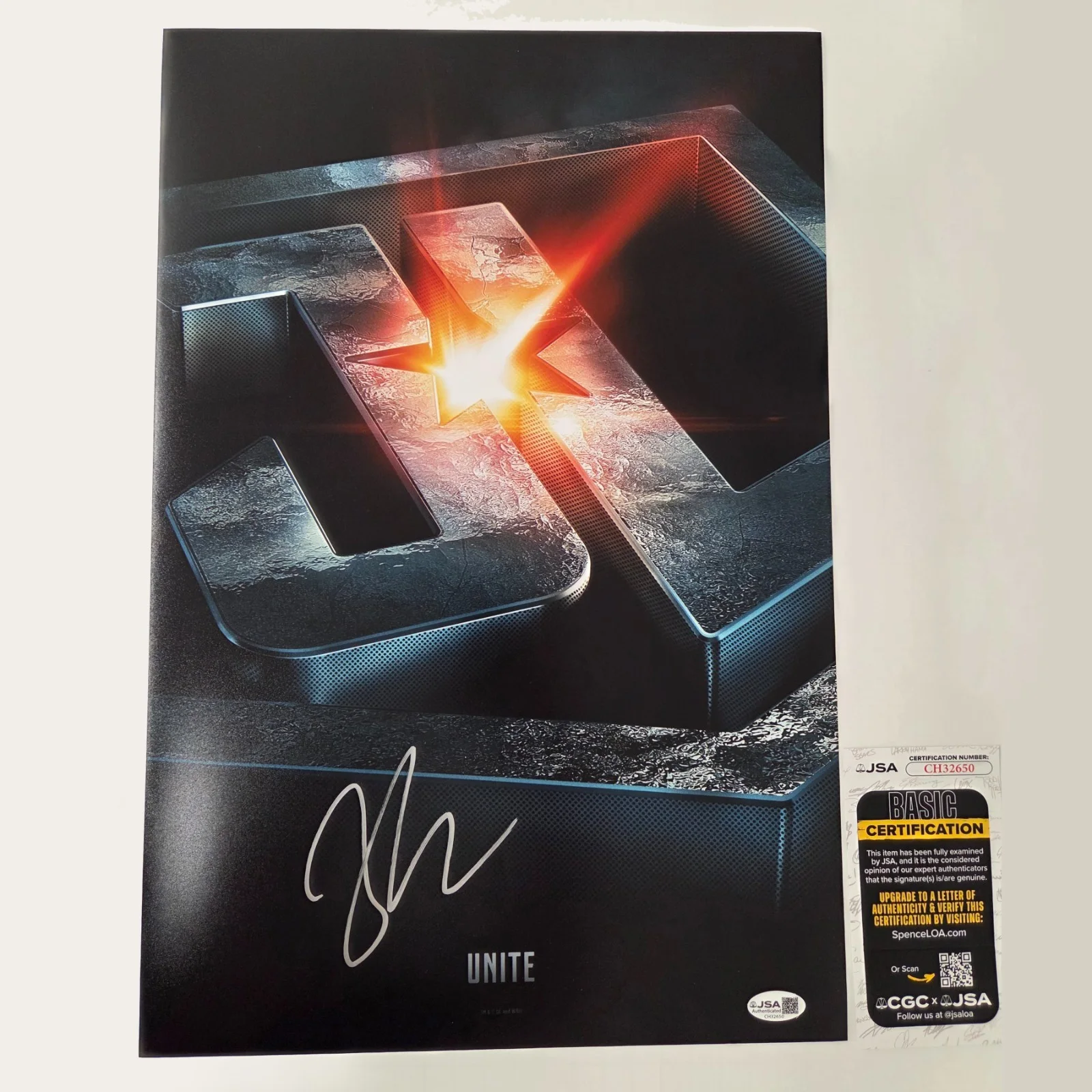 ZACK SNYDER — ZACK SNYDER Authentic Hand-signed "JUSTICE LEAGUE" 12x18 Photo (JSA COA)