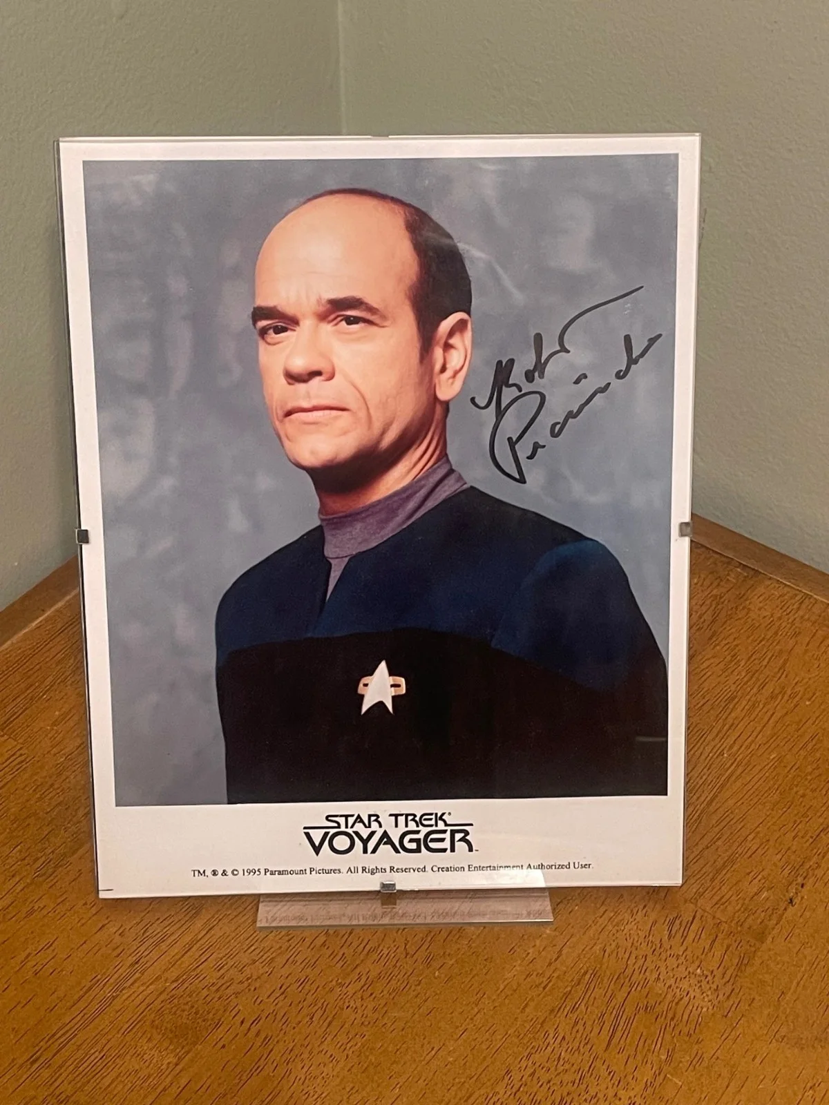 Robert Picardo — The Doctor Star Trek Voyager Robert Picardo 8x10 Signed