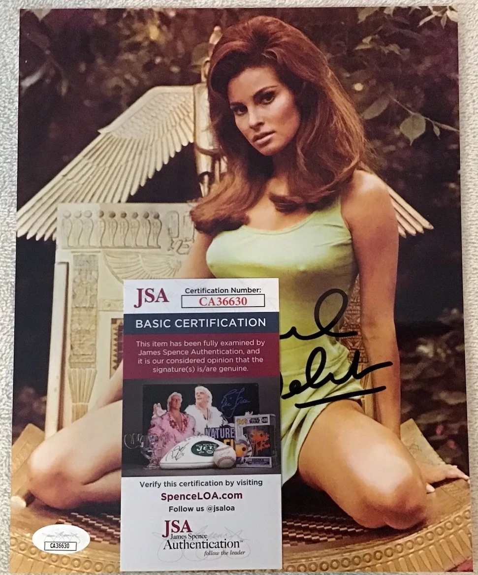 Raquel Welch — RAQUEL WELCH Signed Green Dress 8x10 Photo Actress Model Sexy HOTT Rare JSA Coa, изображение 2