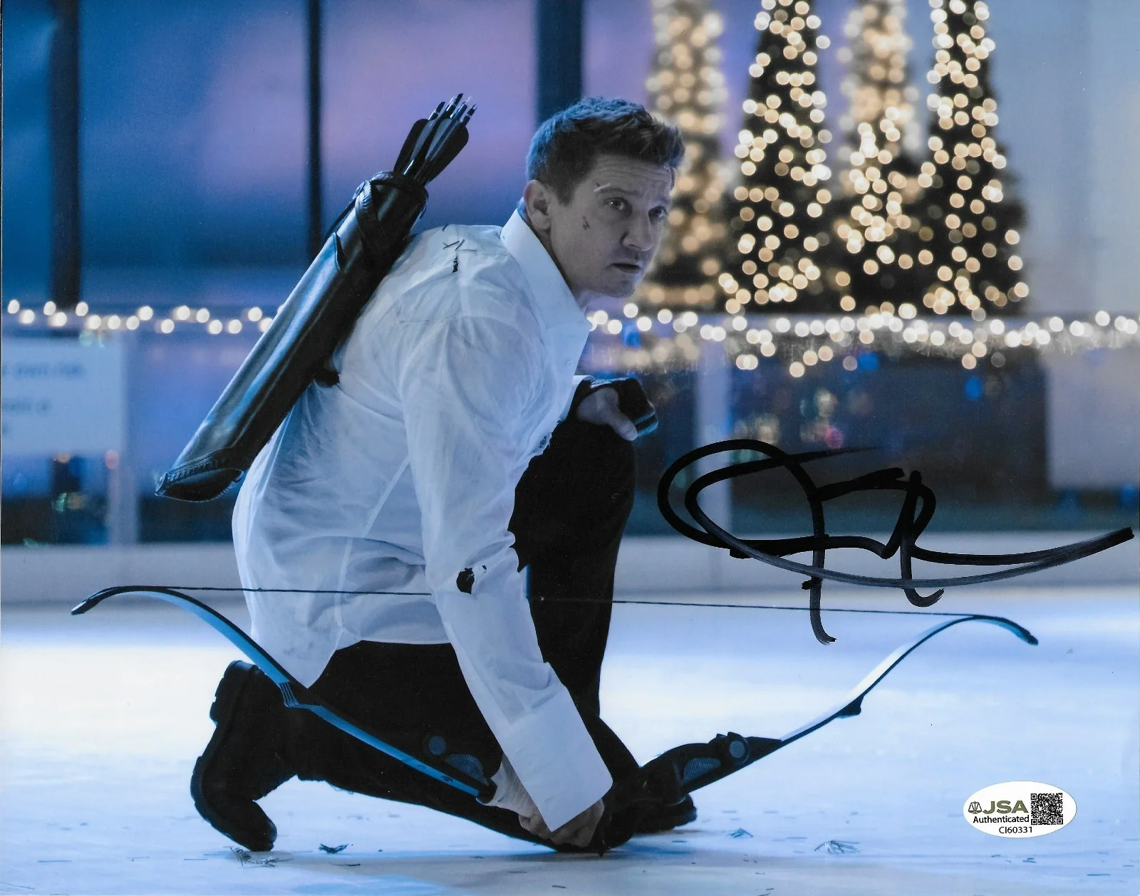 Jeremy Renner — Signed Jeremy Renner Hawkeye Autographed 8x10 Photo #1 with JSA Authentication, изображение 2