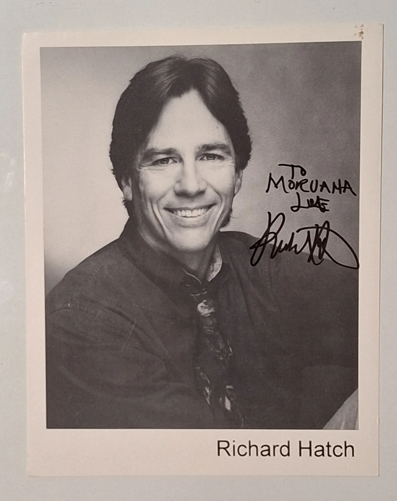 Richard Hatch — Richard Hatch (Captain Apollo) Battlestar Galactica 8x10 Press Photo w Autograph
