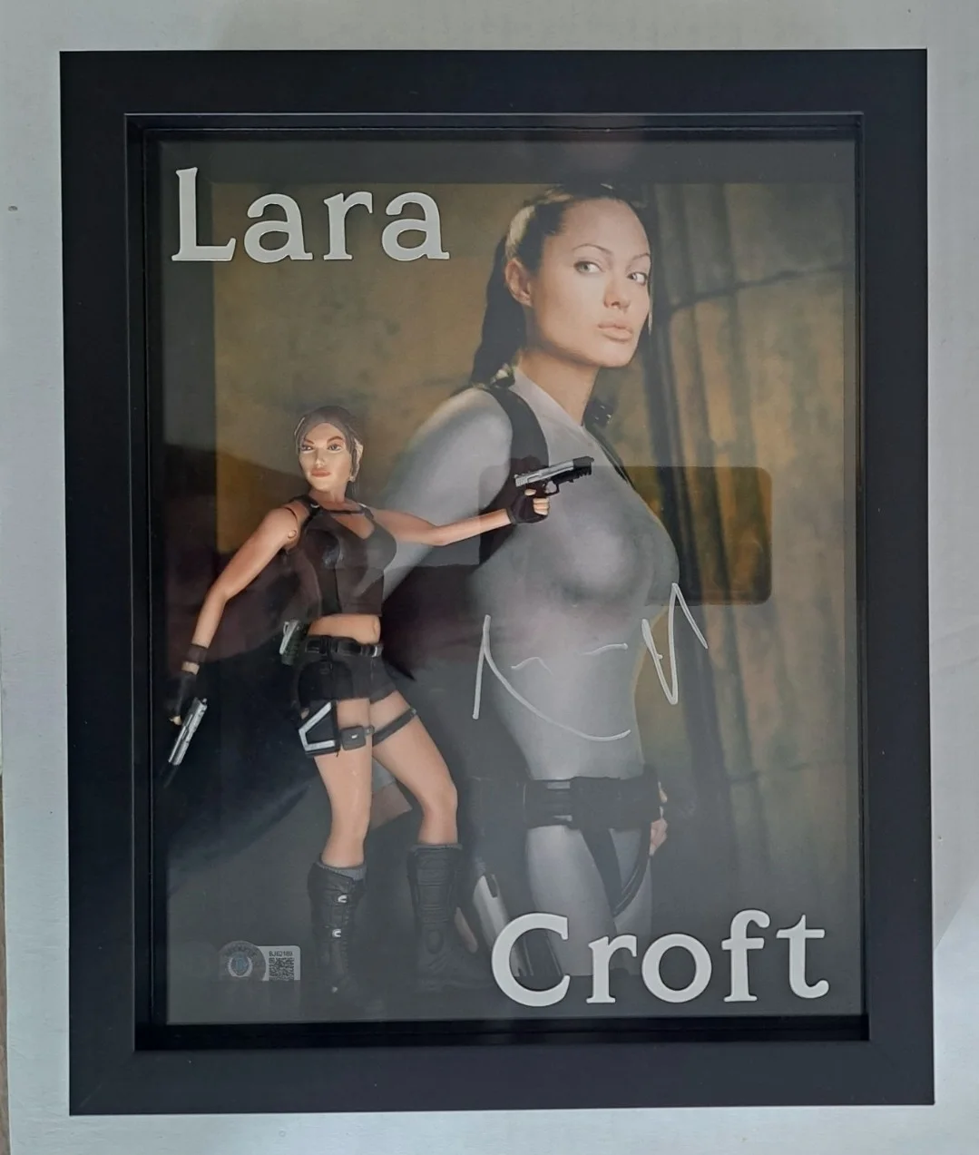 ANGELINA JOLIE as LARA CROFT Signed 8x10 Neco Figure Custom Shadowbox Beckett MT, image 3