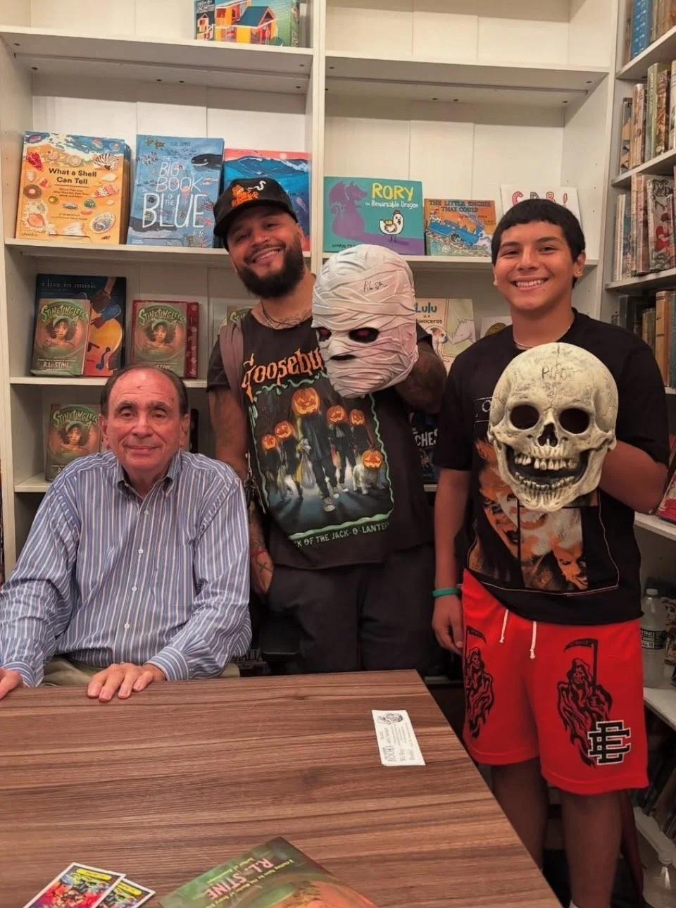 R.L Stein — Authentic R.L. Stine Autographed “Fear Street” Mask (Goosebumps), Fast Shipping, изображение 4