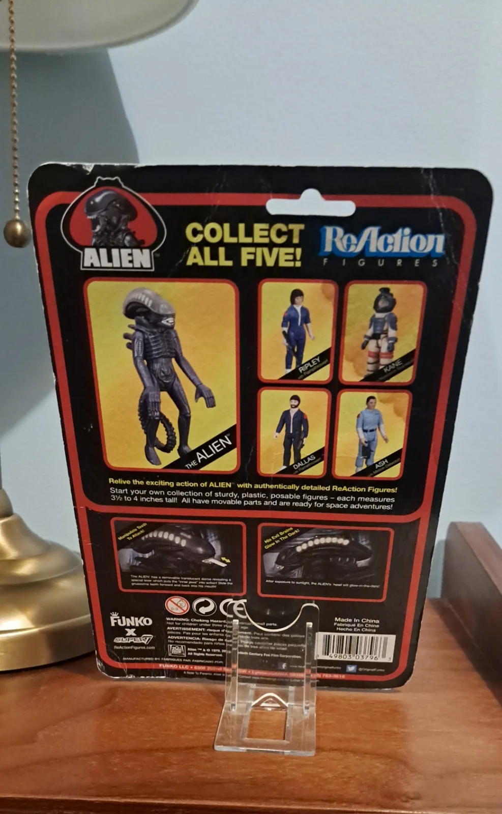 Alien glow in the dark action figure reaction new on card funko x super7, изображение 3