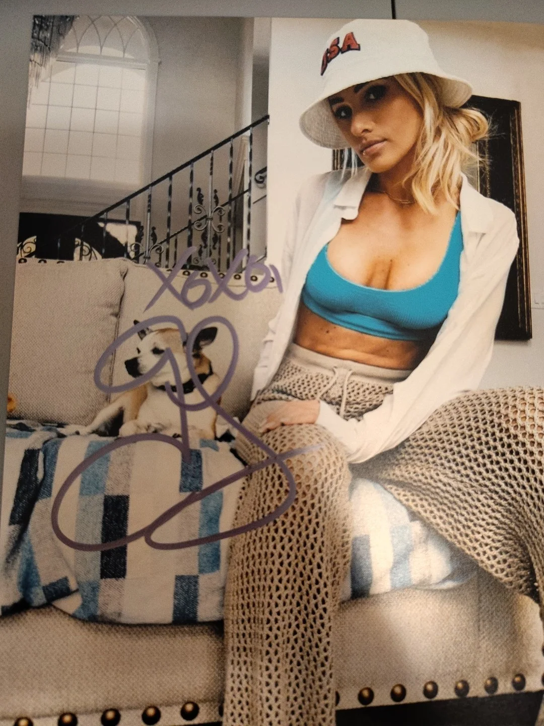 Tomi Lahren Signed 8x10 Sexy In Bed Photo Maga Trump Fox News Right Wing Beauty, изображение 2