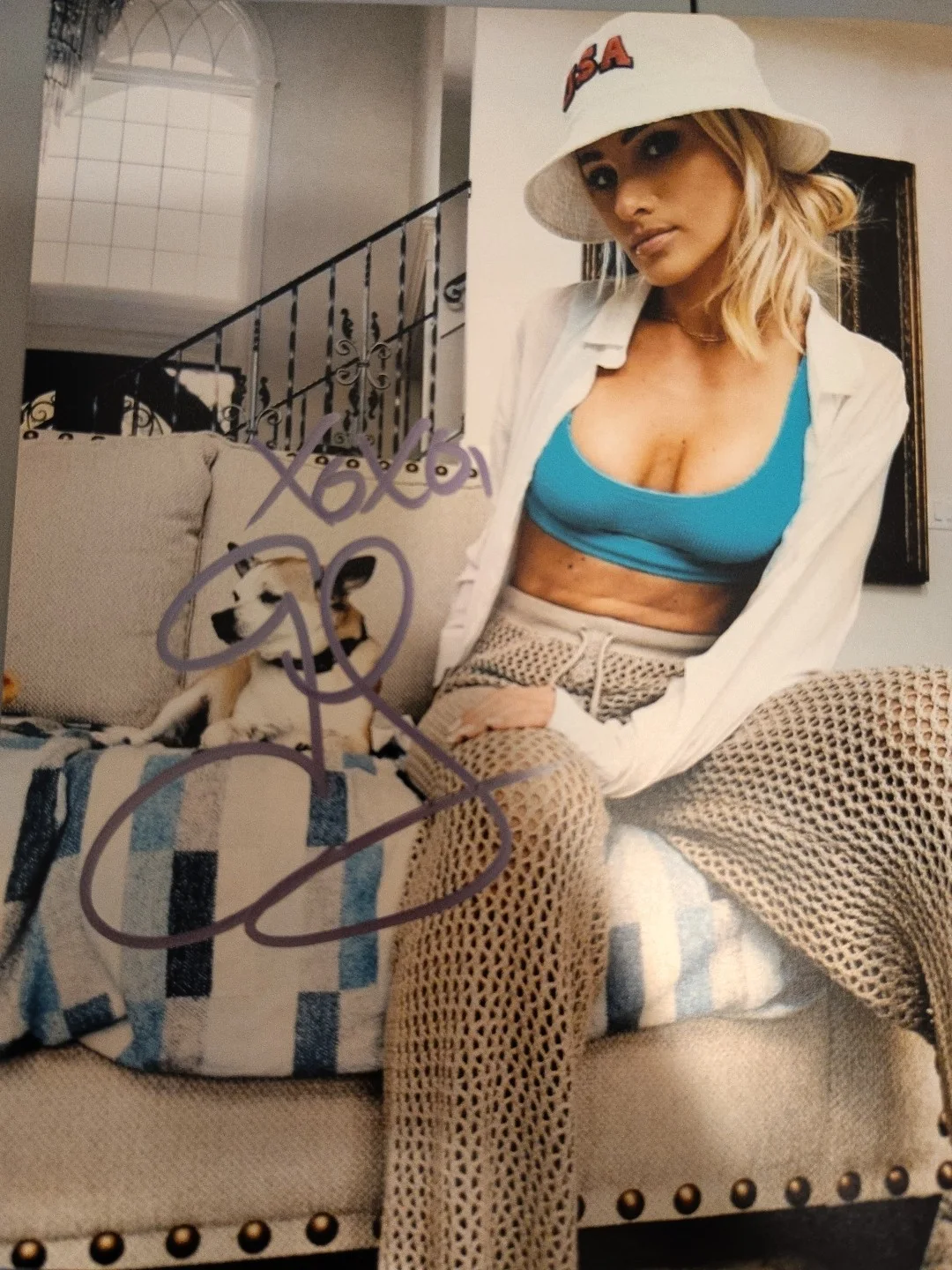 Tomi Lahren Signed 8x10 Sexy In Bed Photo Maga Trump Fox News Right Wing Beauty, изображение 3