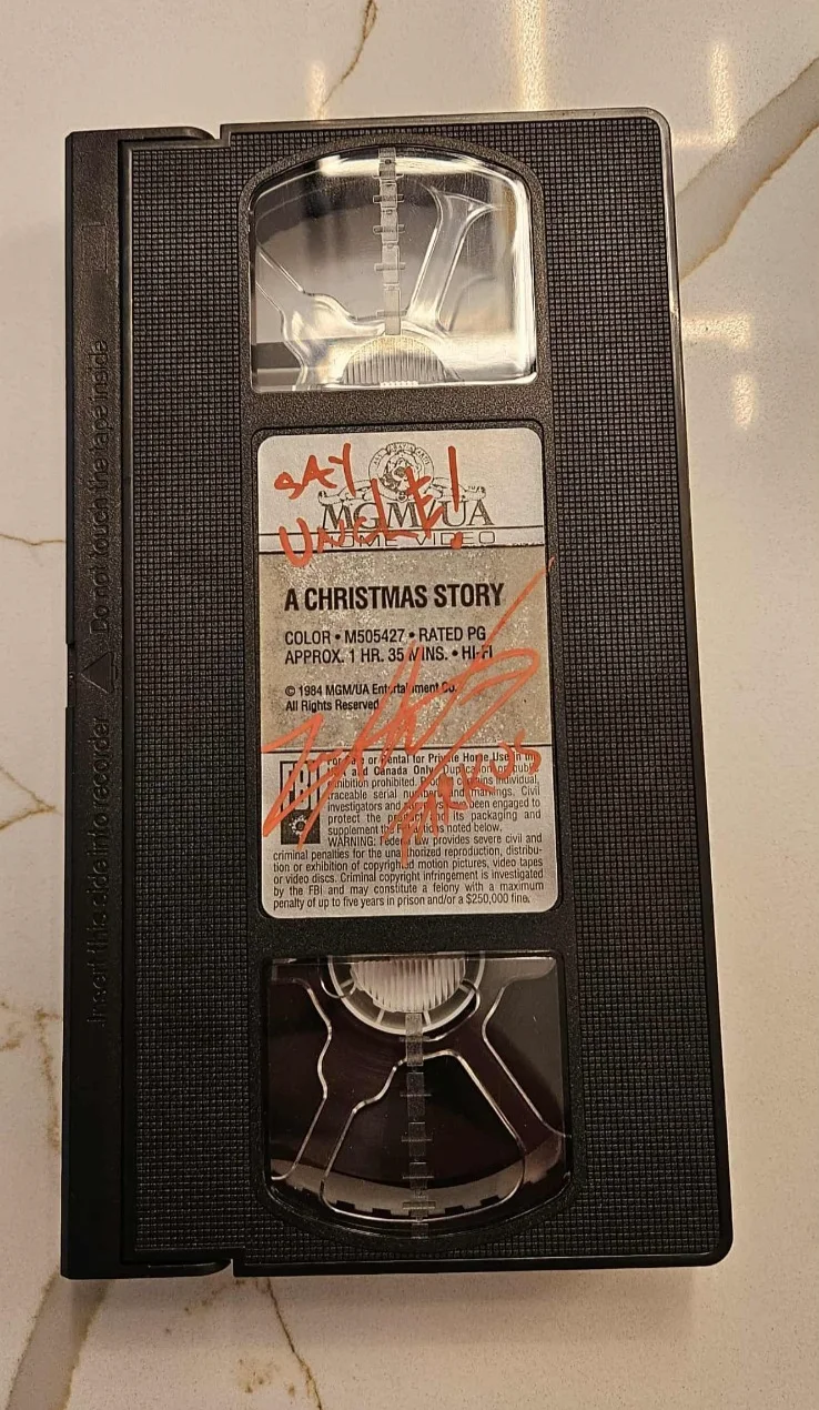 Zack Ward "Scut Farkus" Signed A Christmas Story Movie VHS Cover and VHS both, изображение 3