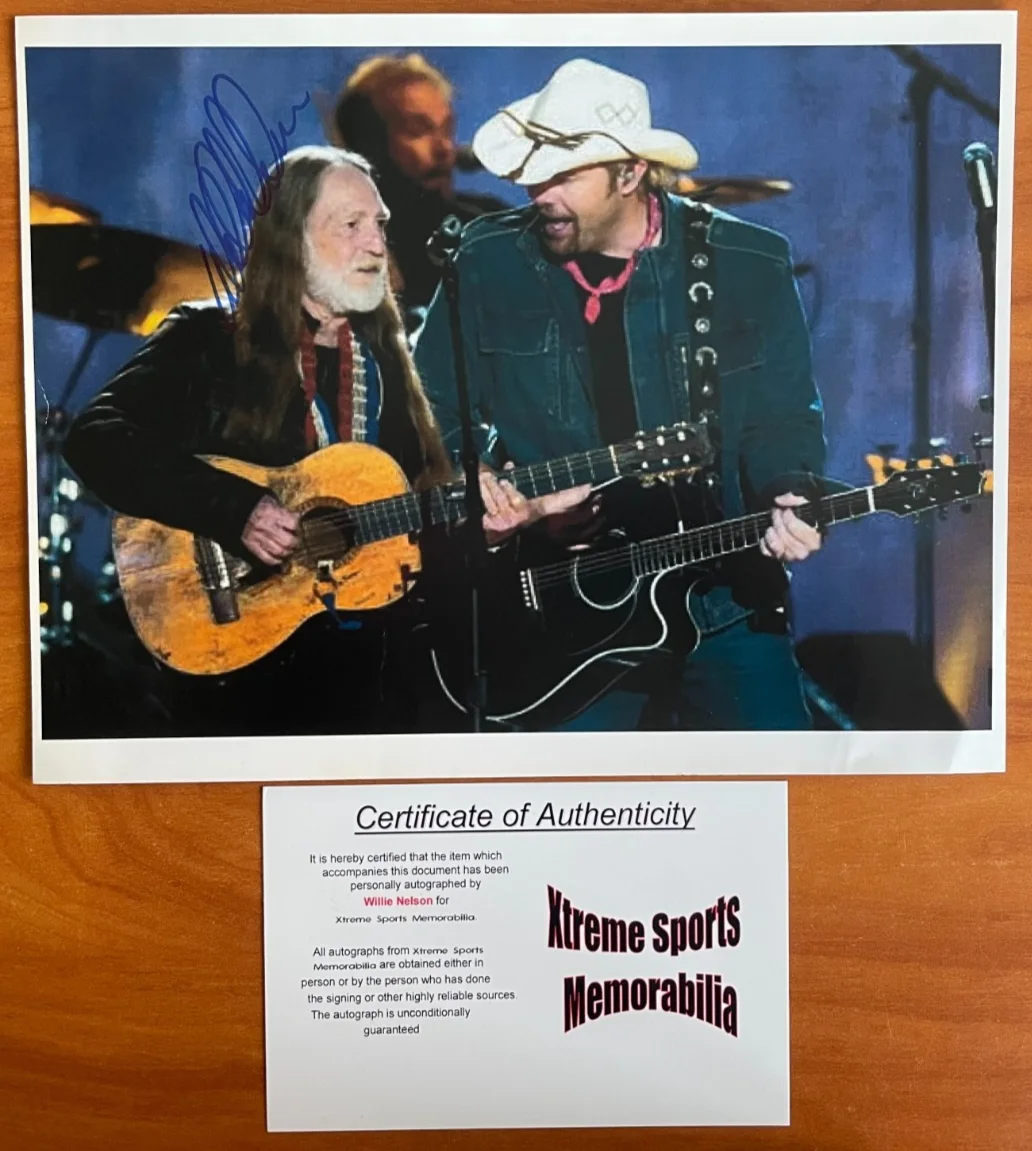 Willie Nelson — Willie Nelson Signed Autograph Signature 10x8 Photograph with COA