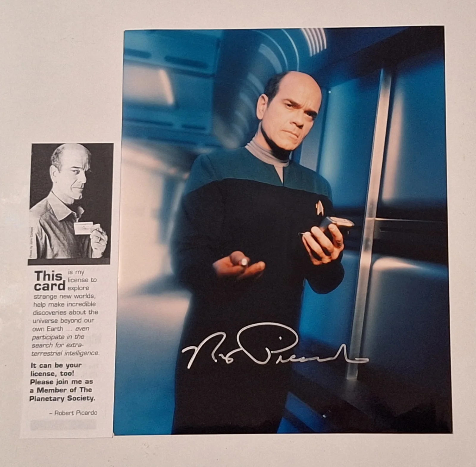 Robert Picardo — Robert Picardo as The Doctor Star Trek Voyager 8x10 Color Photo w/ Autograph