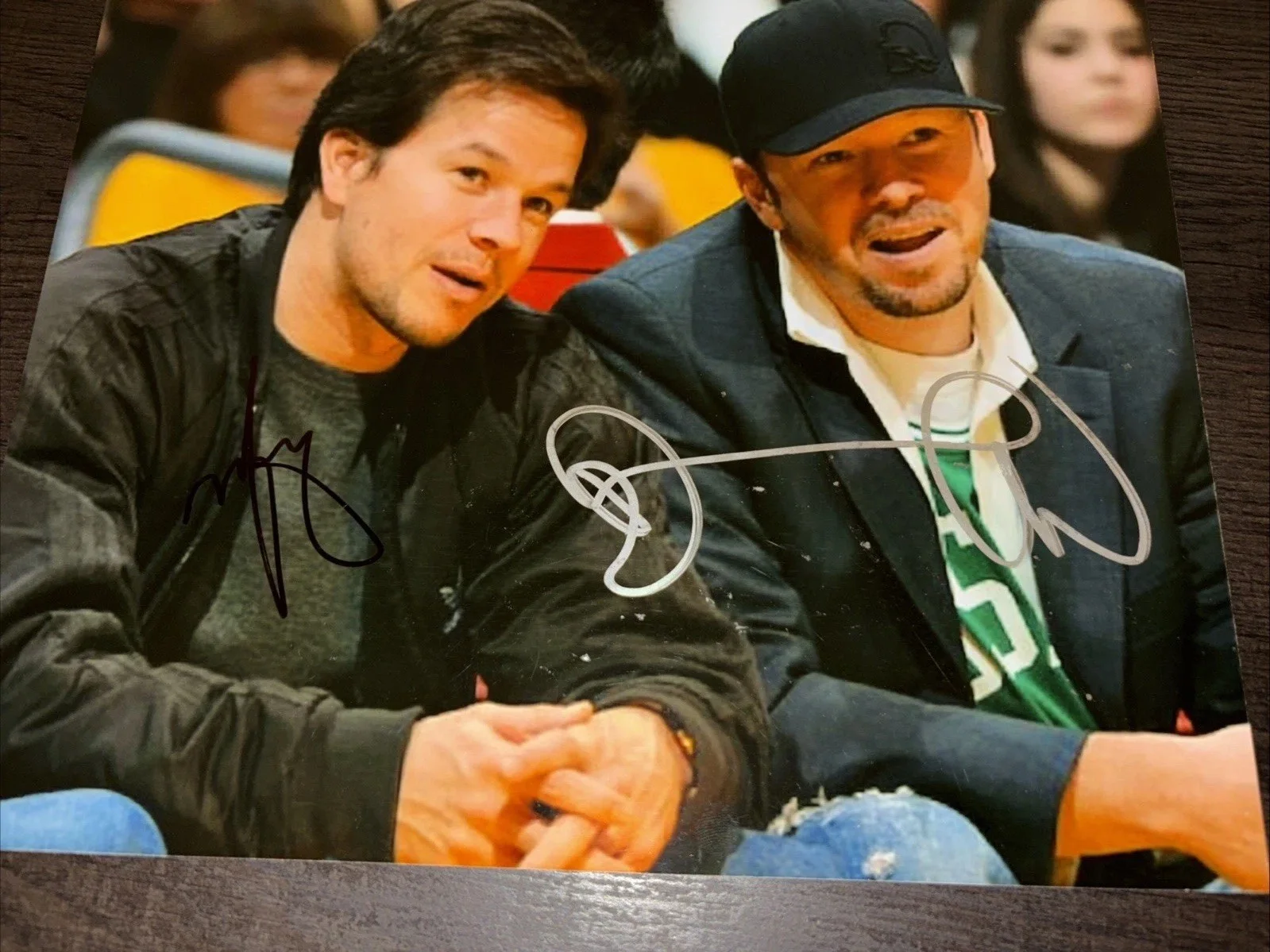 Donnie Wahlberg — Mark And Donnie Wahlberg hand signed autographed 8x10 photo, image 3