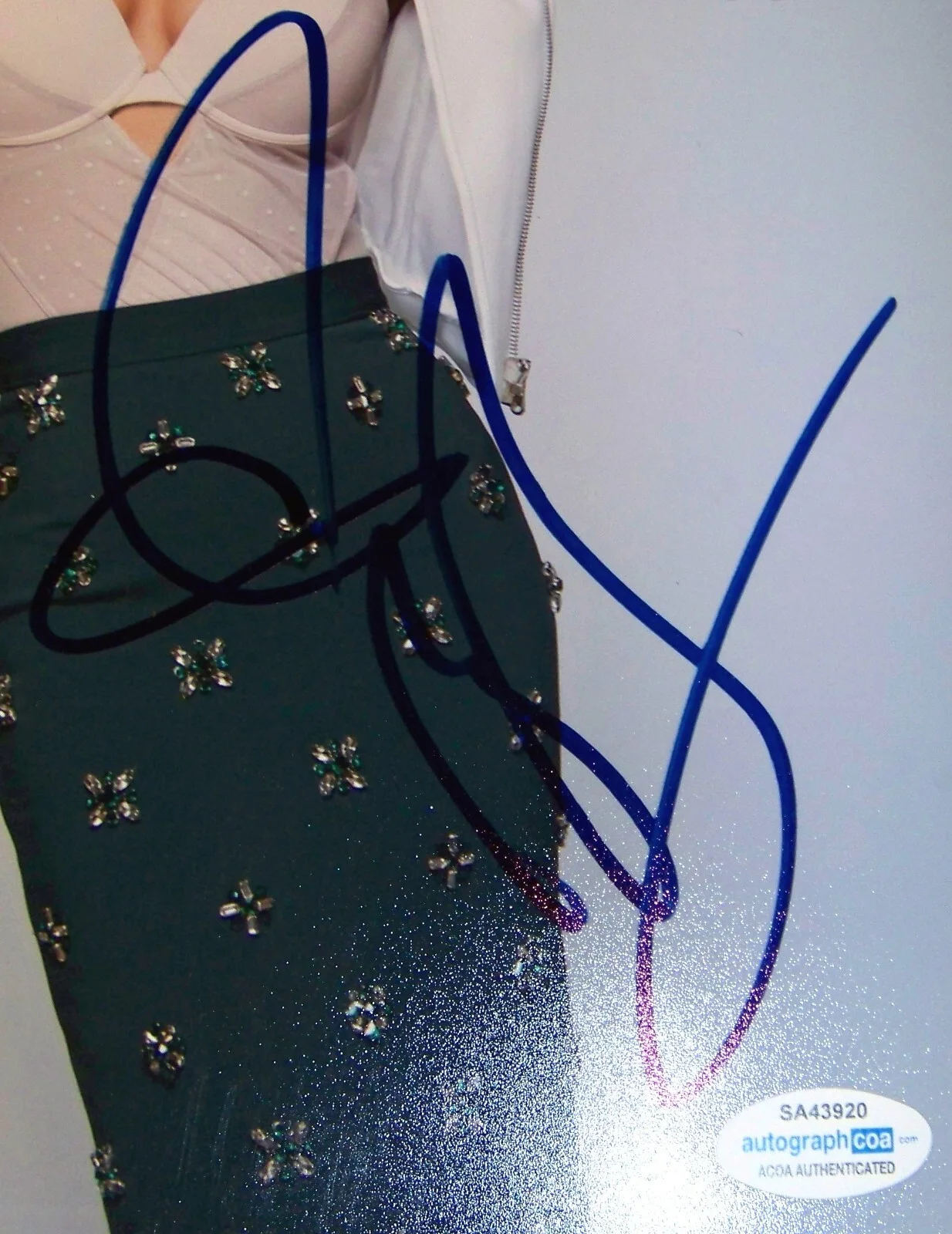 Priyanka Chopra — THE ONE TO OWN! Priyanka Chopra Signed Autographed 8x10 Photo ACOA & PSA COA!, изображение 2