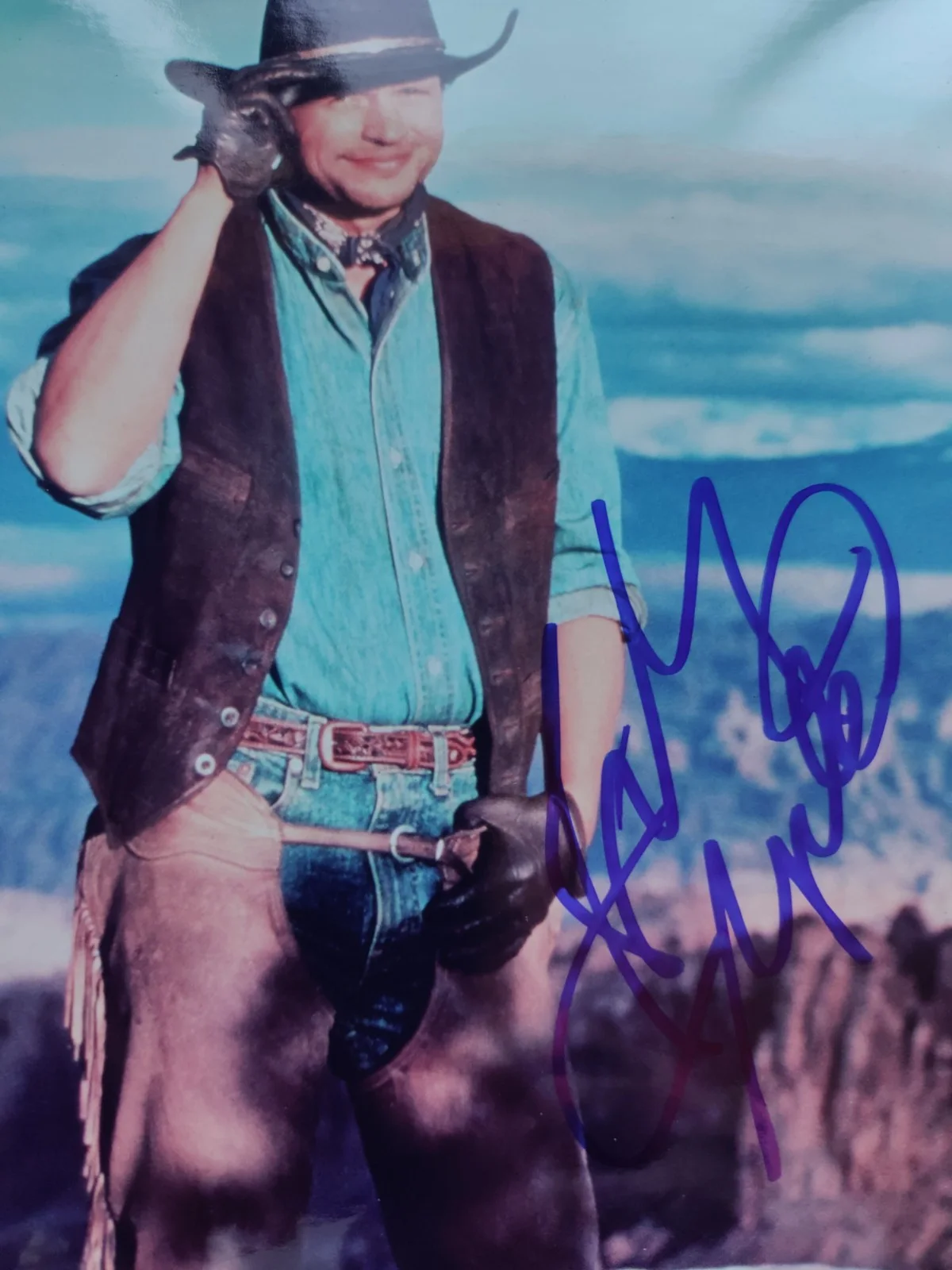 Billy Crystal — Actor/Comedian Billy Crystal Autographed New City Slickers 8x10 Photo