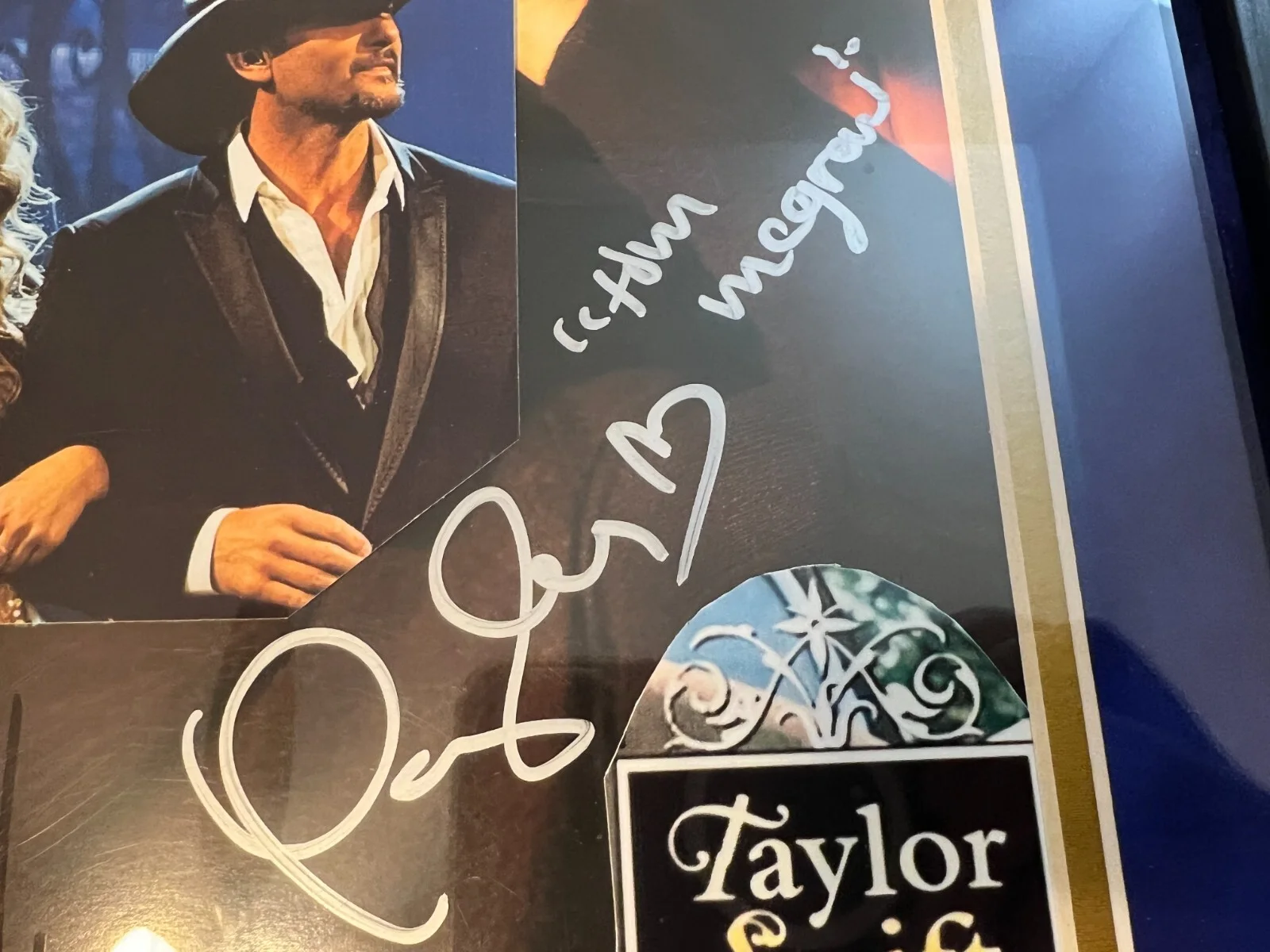 Taylor Swift/Tim McGraw Dual-Signed Autograph 12x17 Debut Framed Photo JSA COA, изображение 4
