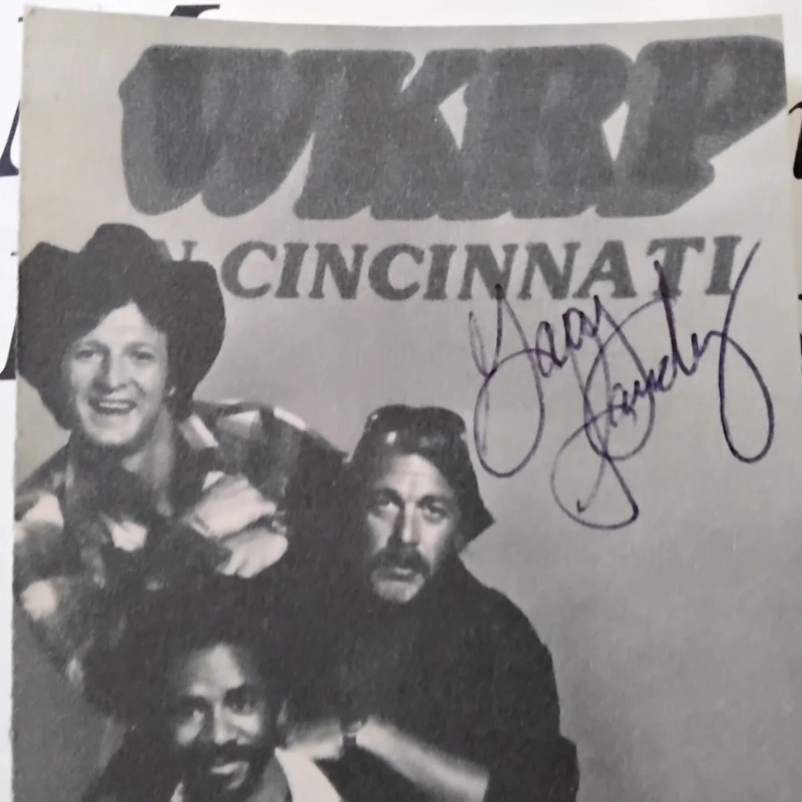 Gary Sandy SIGNED Photo TV Actor WKRP In Cincinnati All That Glitters Soap Opera, изображение 2