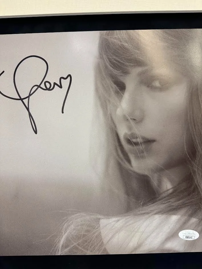 Taylor Swift Autographed Hand Signed Custom Framed Photo - JSA COA, image 2