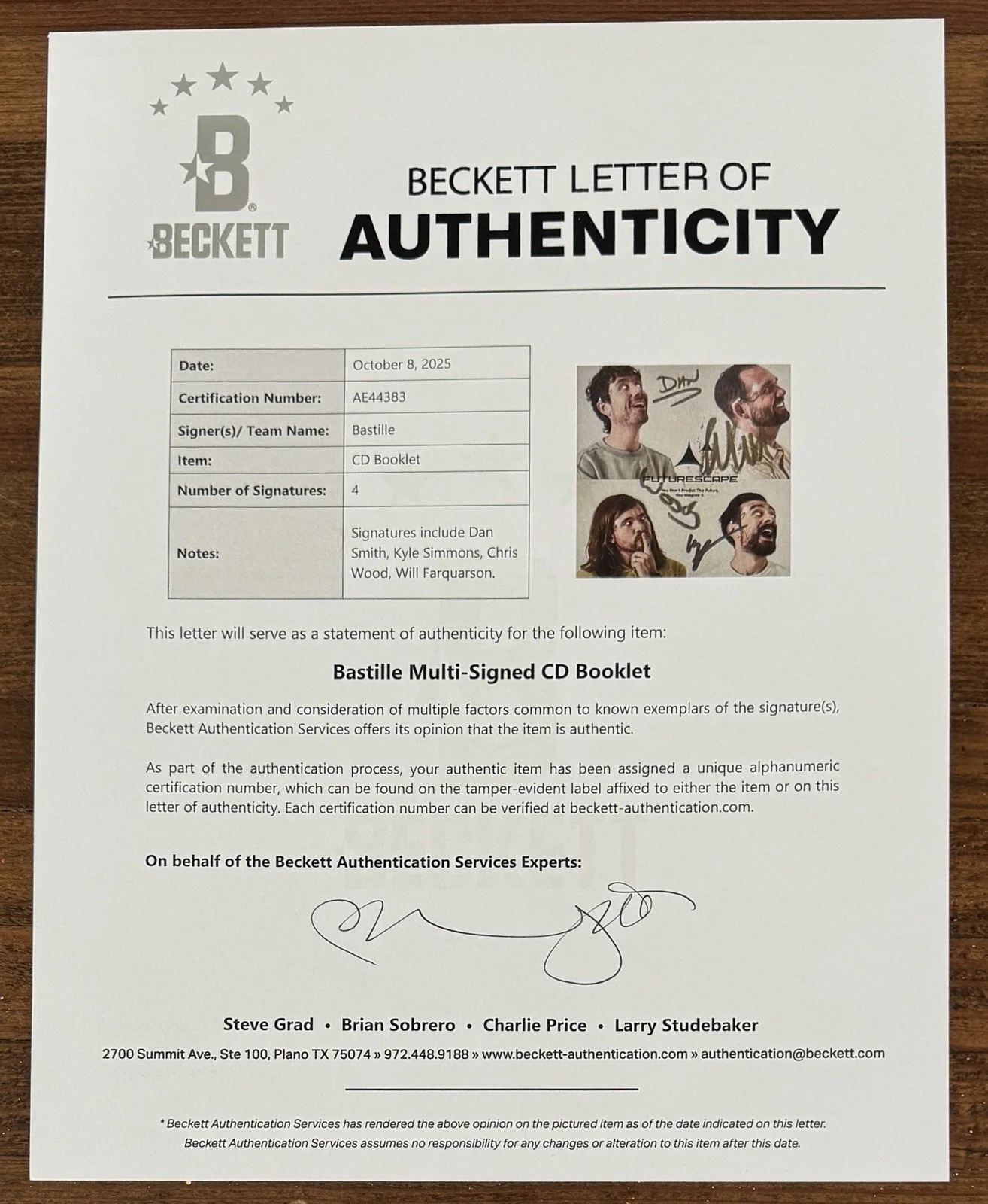 Bastille FULL BAND SIGNED Give Me The Future Booklet Book & CD BAS Beckett COA, изображение 3