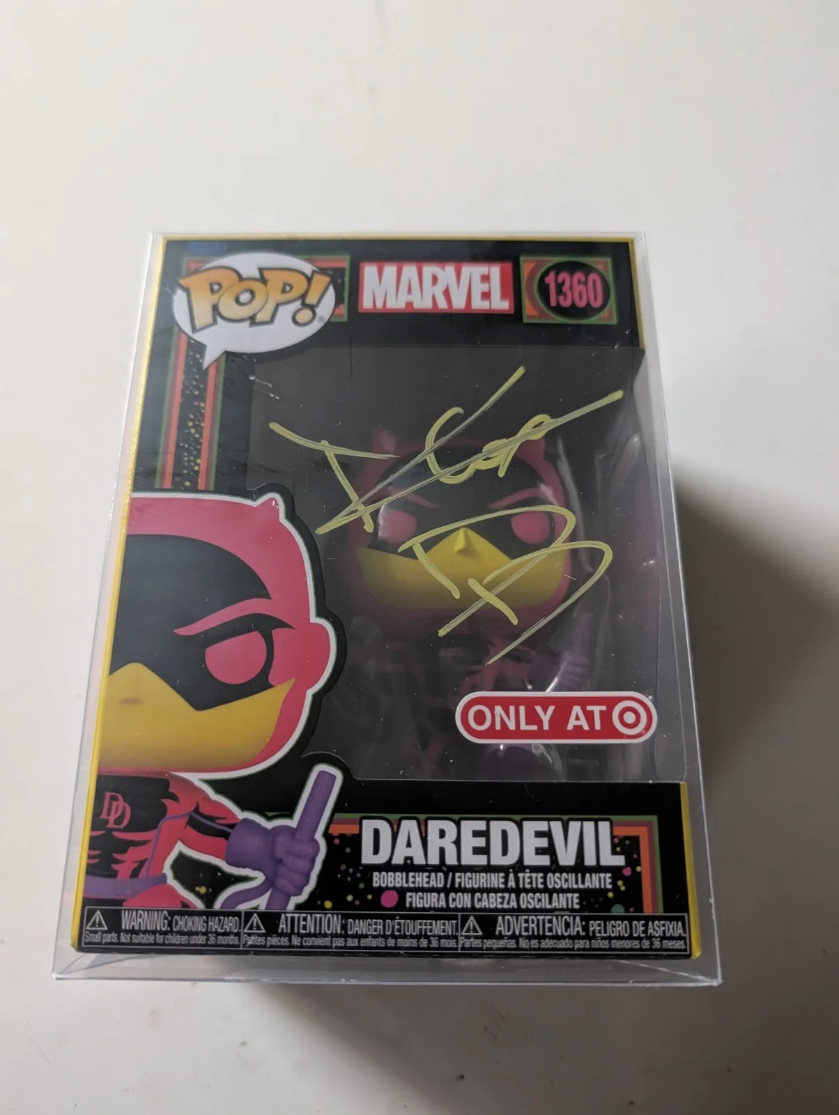 CHARLIE COX — CHARLIE COX DAREDEVIL MATT MURDOCK SIGNED FUNKO #1360 JSA YELLOW INK +PROTECTO
