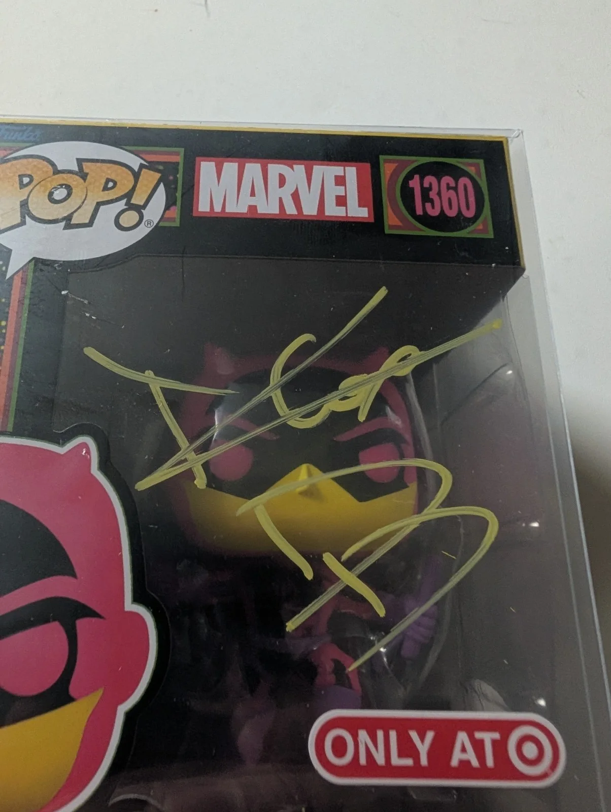 CHARLIE COX — CHARLIE COX DAREDEVIL MATT MURDOCK SIGNED FUNKO #1360 JSA YELLOW INK +PROTECTO, изображение 2