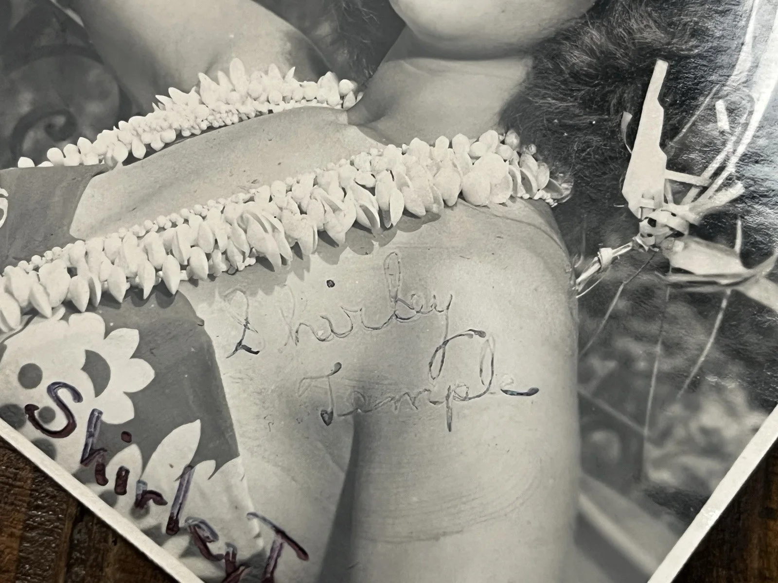 Shirley Temple — SHIRLEY TEMPLE Teenage Autographed Signed 1950s Vintage 3.25x4.5 Photo Autograph, изображение 2