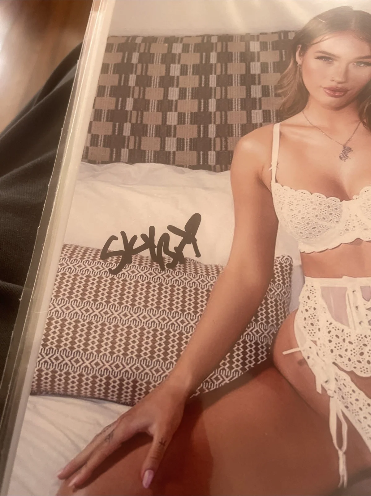 Sky Bri Beautiful Sexy Adult Star Signed Autographed 8x10 Photo COA, изображение 2