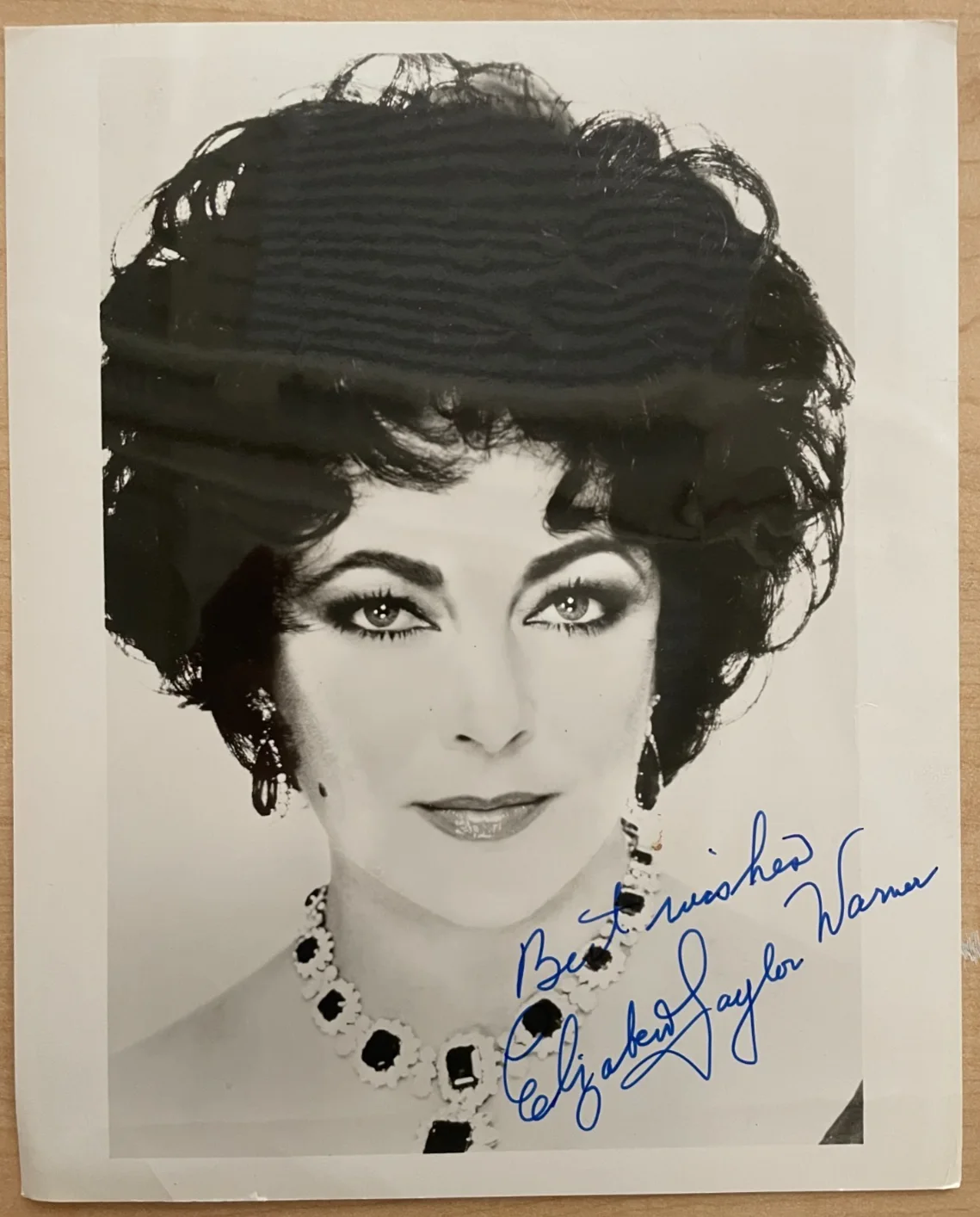 Elizabeth Taylor — Elizabeth Taylor Signed Autograph 8x10 B&W Glossy Photograph