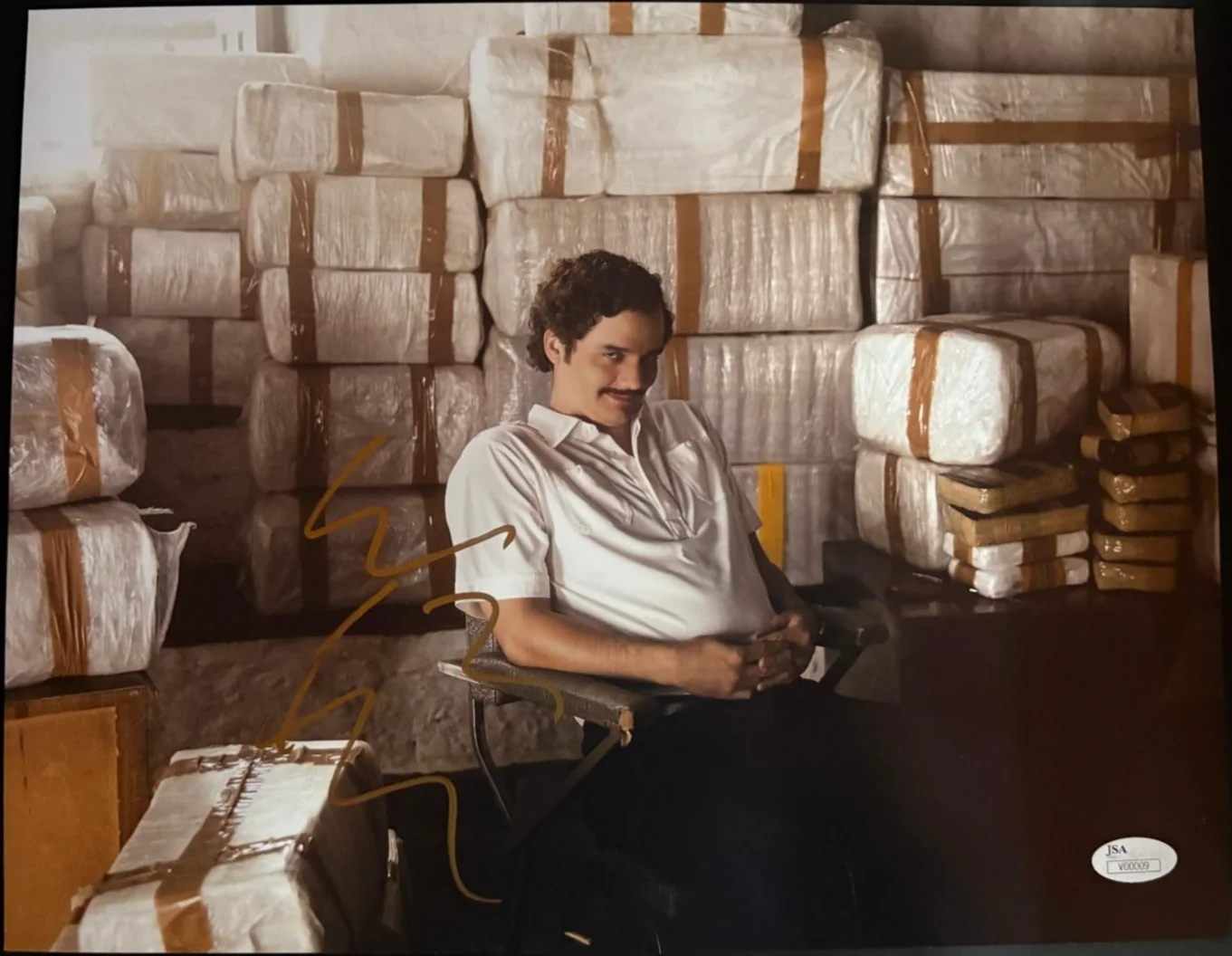 Wagner Moura — WAGNER MOURA SIGNED AUTOGRAPHED 11X14 PHOTO PABLO ESCOBAR NARCOS ELITE SQUAD JSA