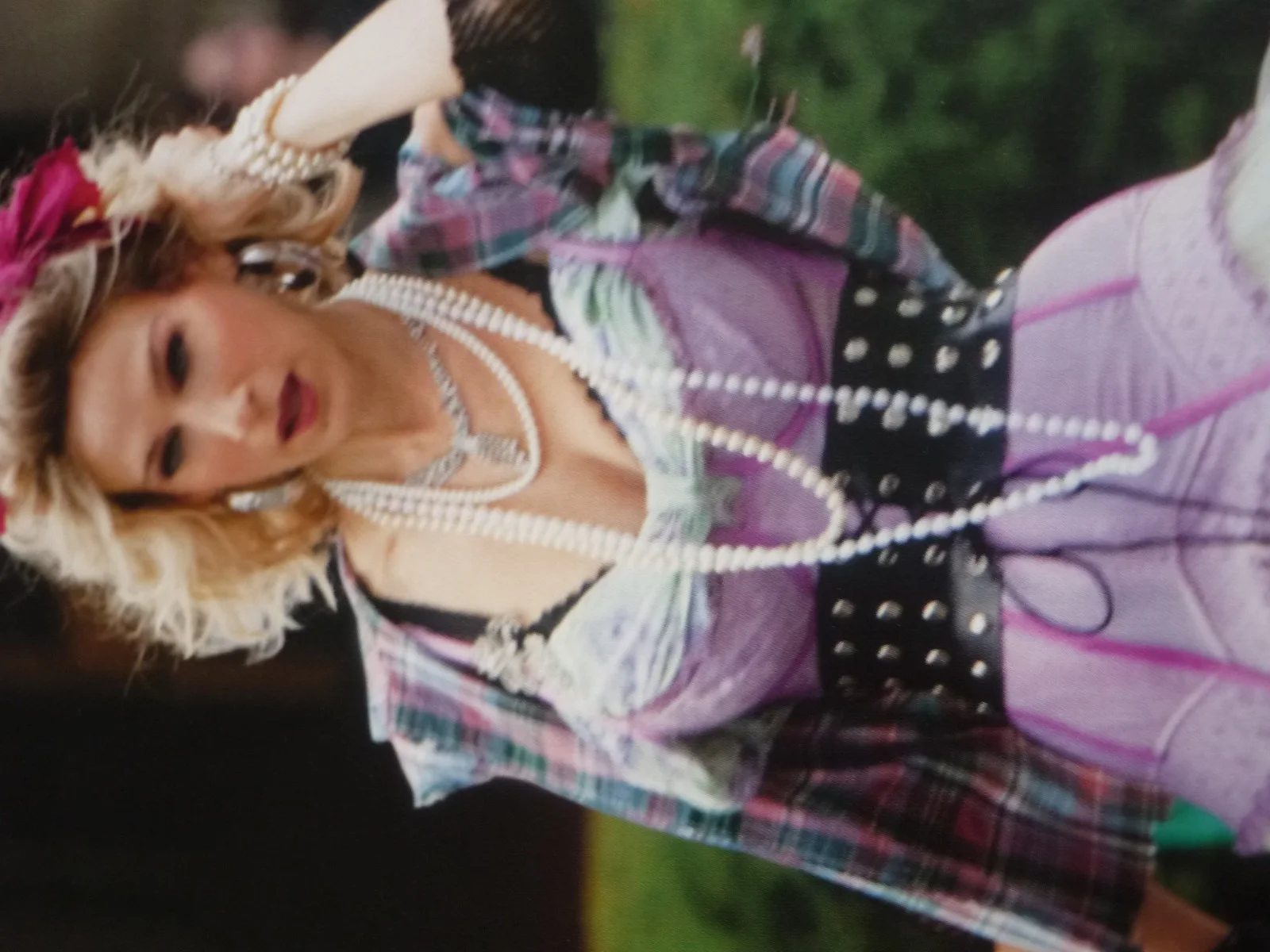 a4 framed poster sex and the city carrie as madonna 80s outfit wardrobe tv show, изображение 2