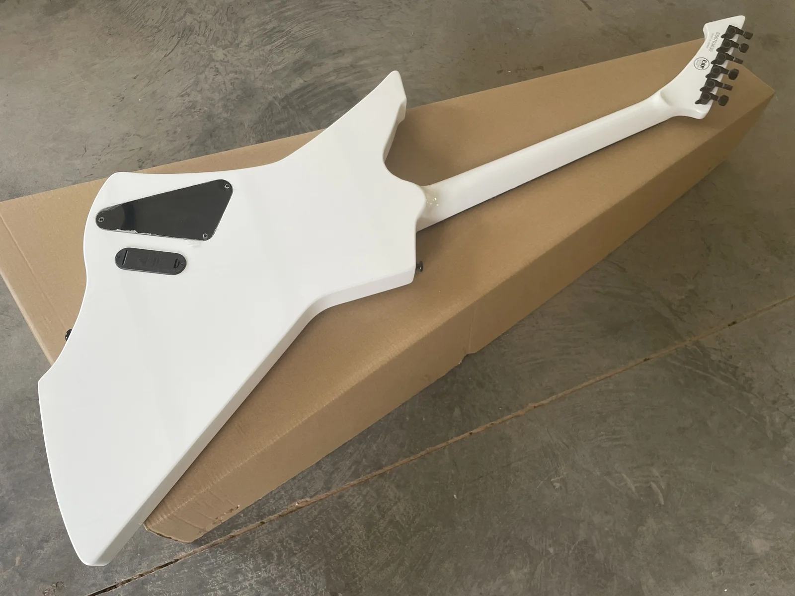 Factory Outlet 6 String White Electric Guitar, Active Pickups, Black Hardware, image 5