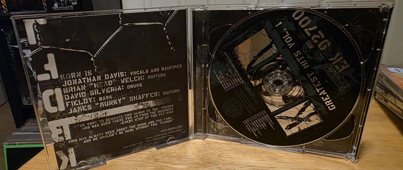 KORN " Greatest Hits Vol.1 " 2 CD Set Signed By Fieldy Rare, изображение 3