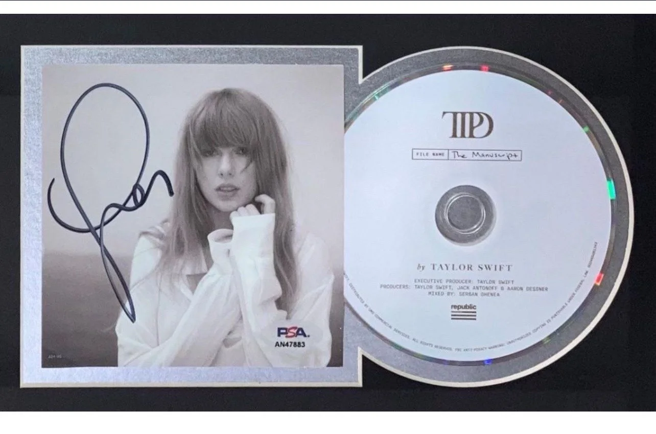 Taylor Swift Signed PSA Authenticated CD With Travis Kelce Picture, image 2