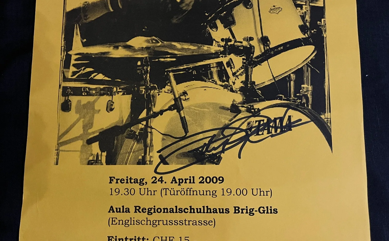 JOHN TEMPESTA — JOHN TEMPESTA The CULT AUTOGRAPHED 2009 SWITZERLAND 16x11 DRUM CLINIC POSTER EX, изображение 2