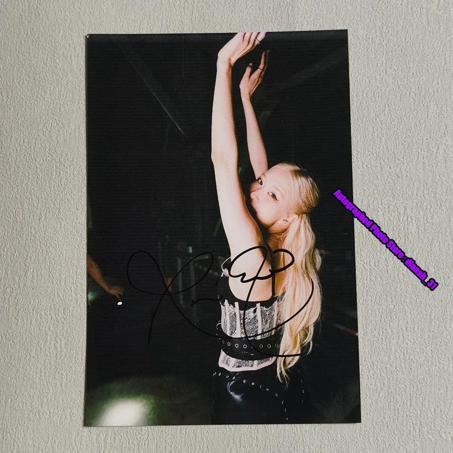 BLACKPINK — BPINK Autographed Hand Signed Photo 4*6 - BP ROSÉ JISSO Photograph, image 3