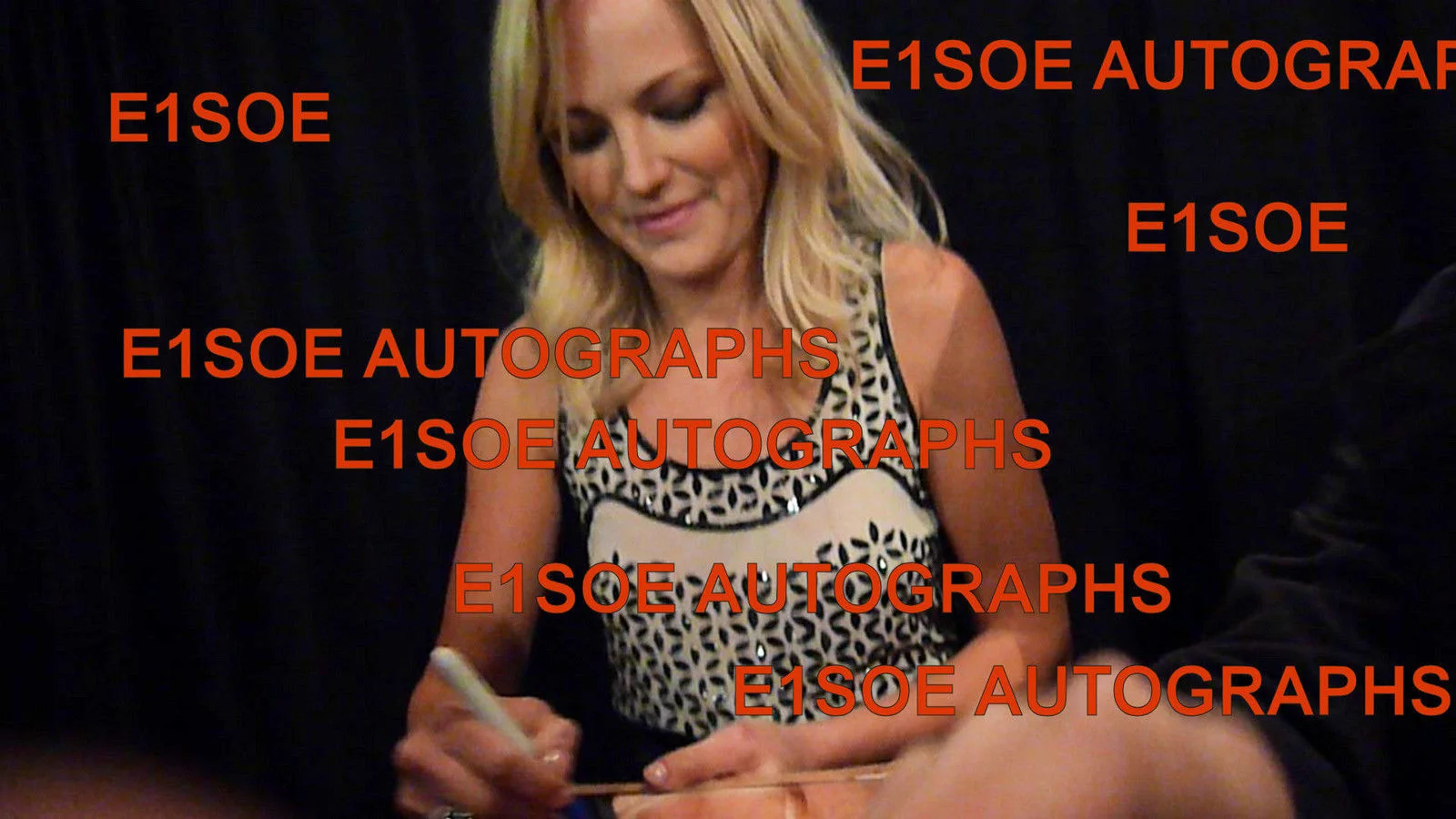 Malin Akerman — Malin Akerman signed 8x10 photo - In Person Exact Proof - Watchmen, Billions, изображение 4