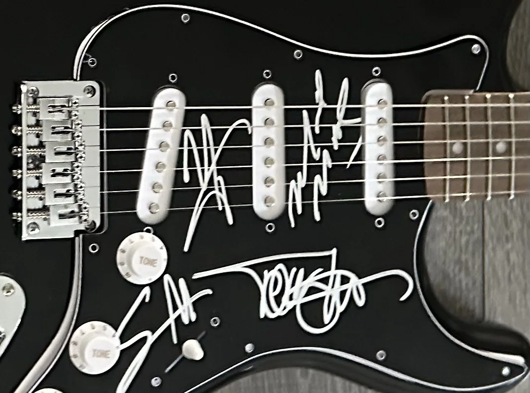 MOTLEY CRUE Signed Guitar N Sixx V Neil Mick Mars Tommy Lee Autographed Guitar, image 2