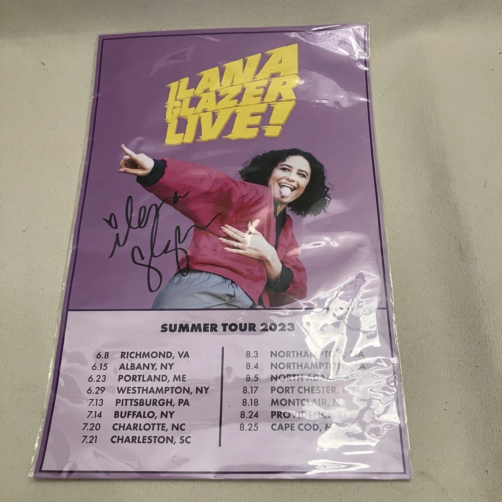 Ilana Glazer — Ilana Glazer AUTOGRAPH Signed Poster 11x17” FALL TOUR 2023, изображение 4