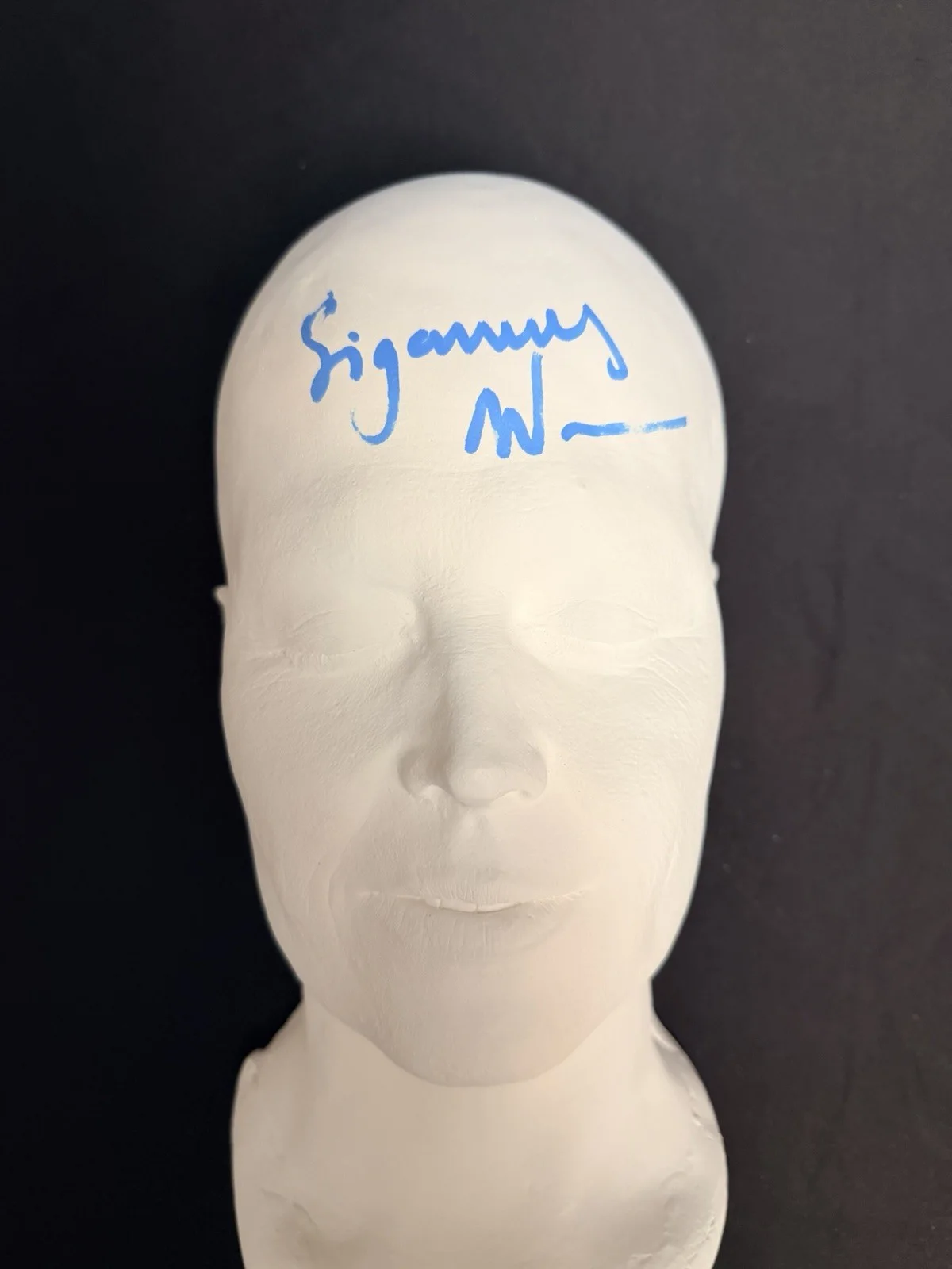 Sigourney Weaver — Sigourney Weaver Signed Face Cast JSA RARE, image 4
