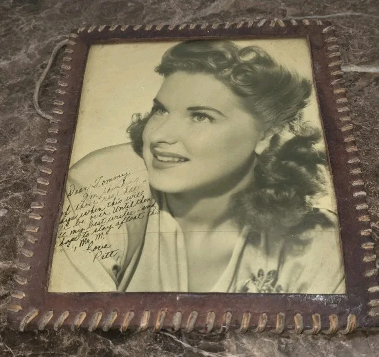adrian booth brian aka lorna gray — Vintage 1940-50s Photo of Patt Autographed 8x10 Photo Signed Leather FRAMED, изображение 2