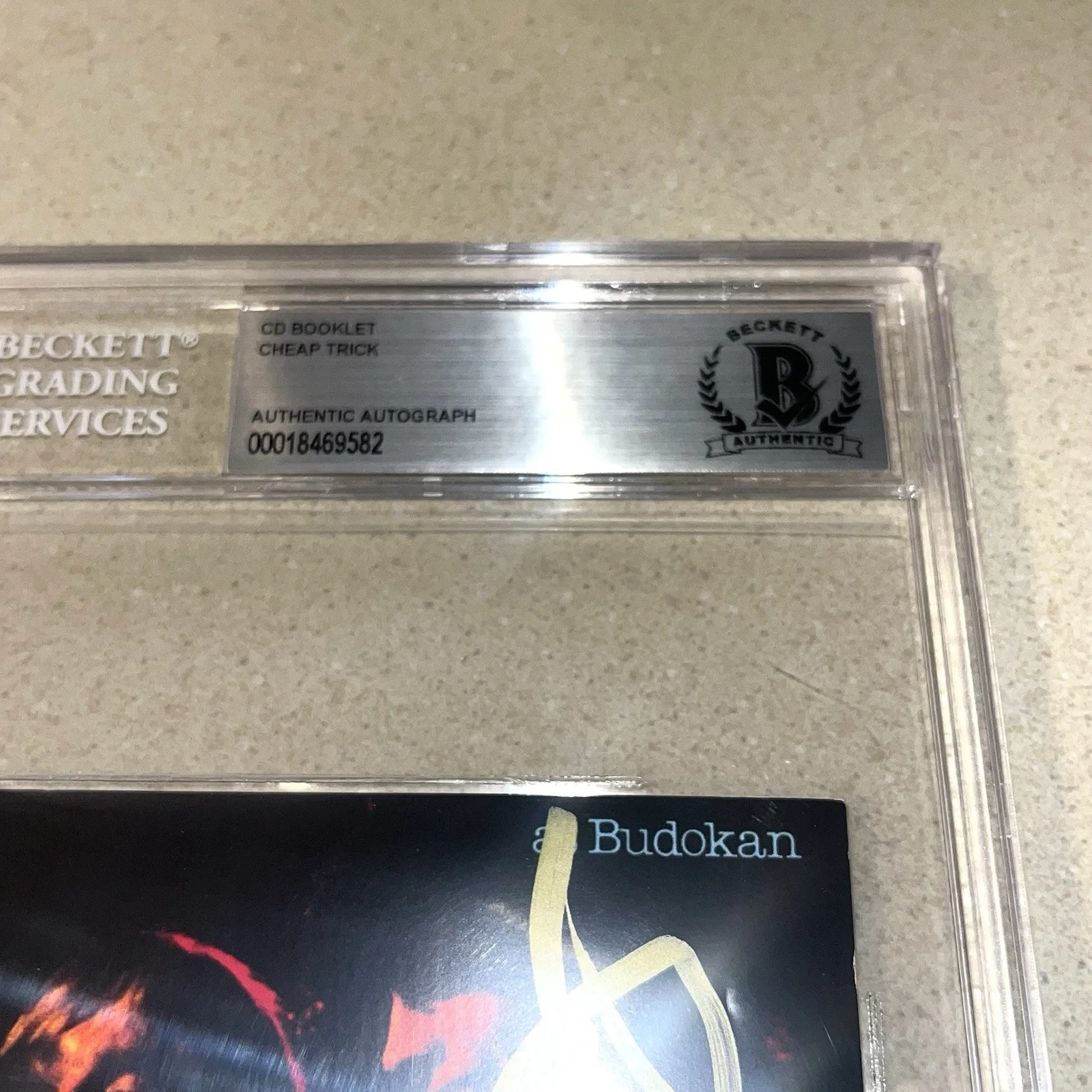 CHEAP TRICK BAND GROUP signed autographed AT BUDOKAN CD BOOK BECKETT SLABBED, изображение 2