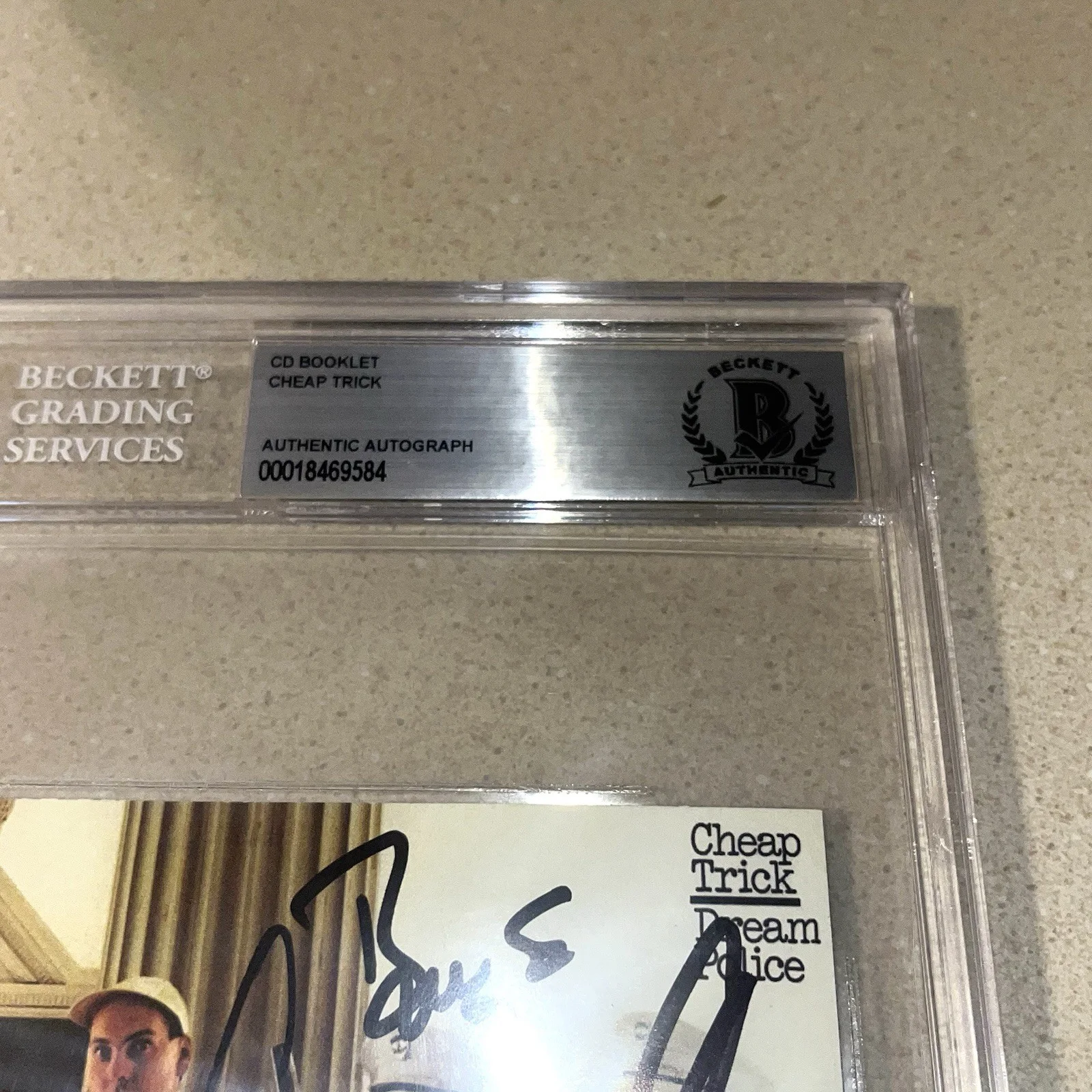 CHEAP TRICK BAND GROUP signed autographed DREAM POLICE CD BOOK BECKETT SLABBED, изображение 2