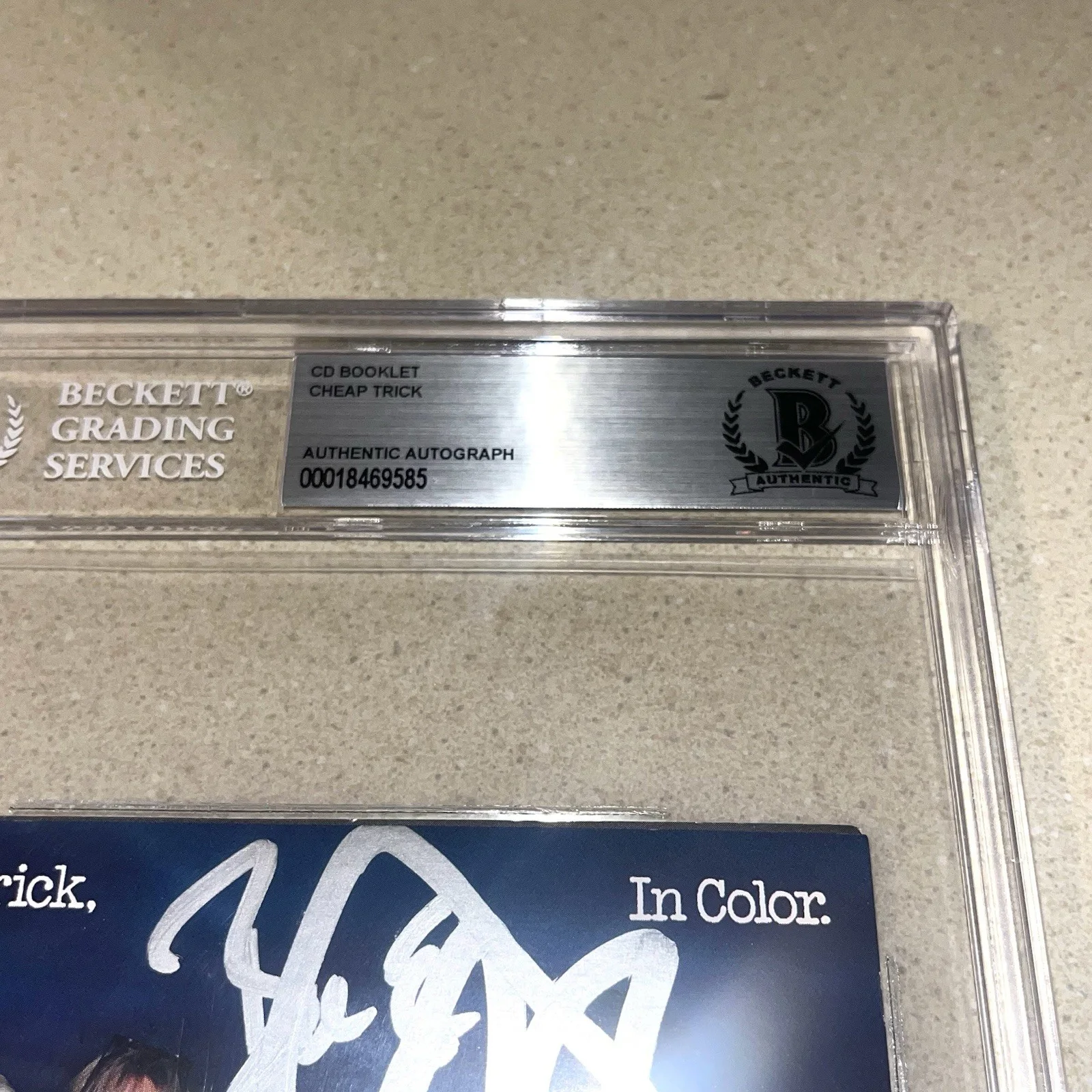 CHEAP TRICK BAND GROUP signed autographed IN COLOR CD BOOK BECKETT SLABBED, изображение 2