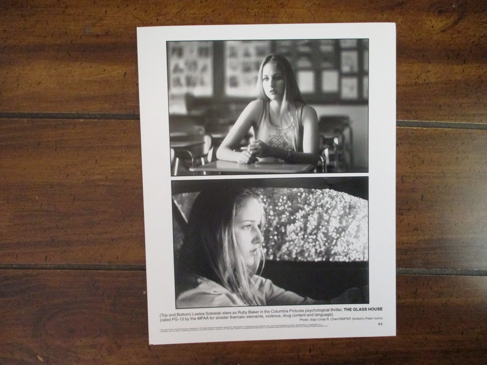 Leelee Sobieski(THE GLASS HOUSE)2001 8 x 10 Glossy Black and White Press Photo, изображение 2