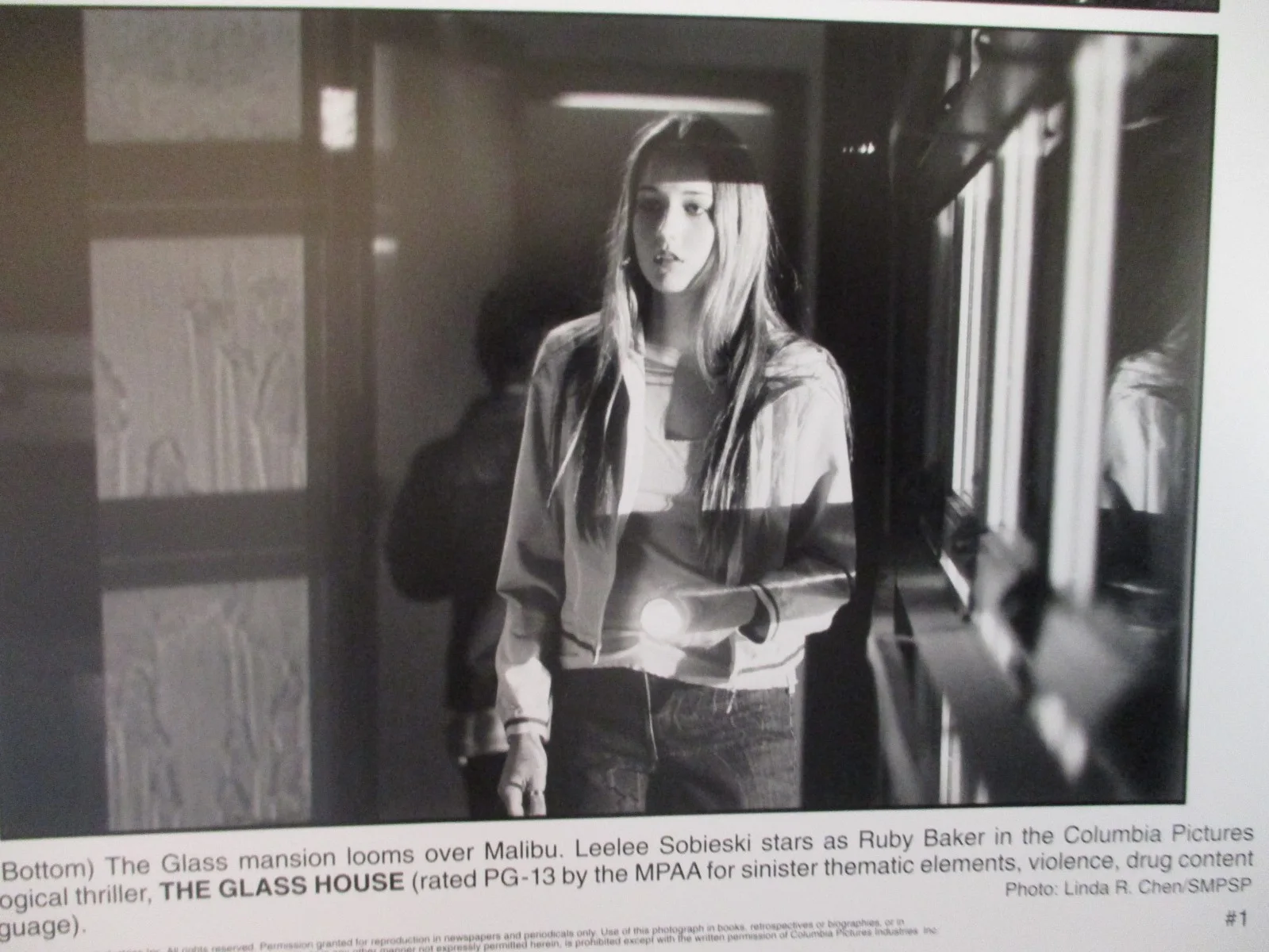 Leelee Sobieski("THE GLASS HOUSE")8 x 10 2001 Glossy Black and White Press Photo, изображение 2