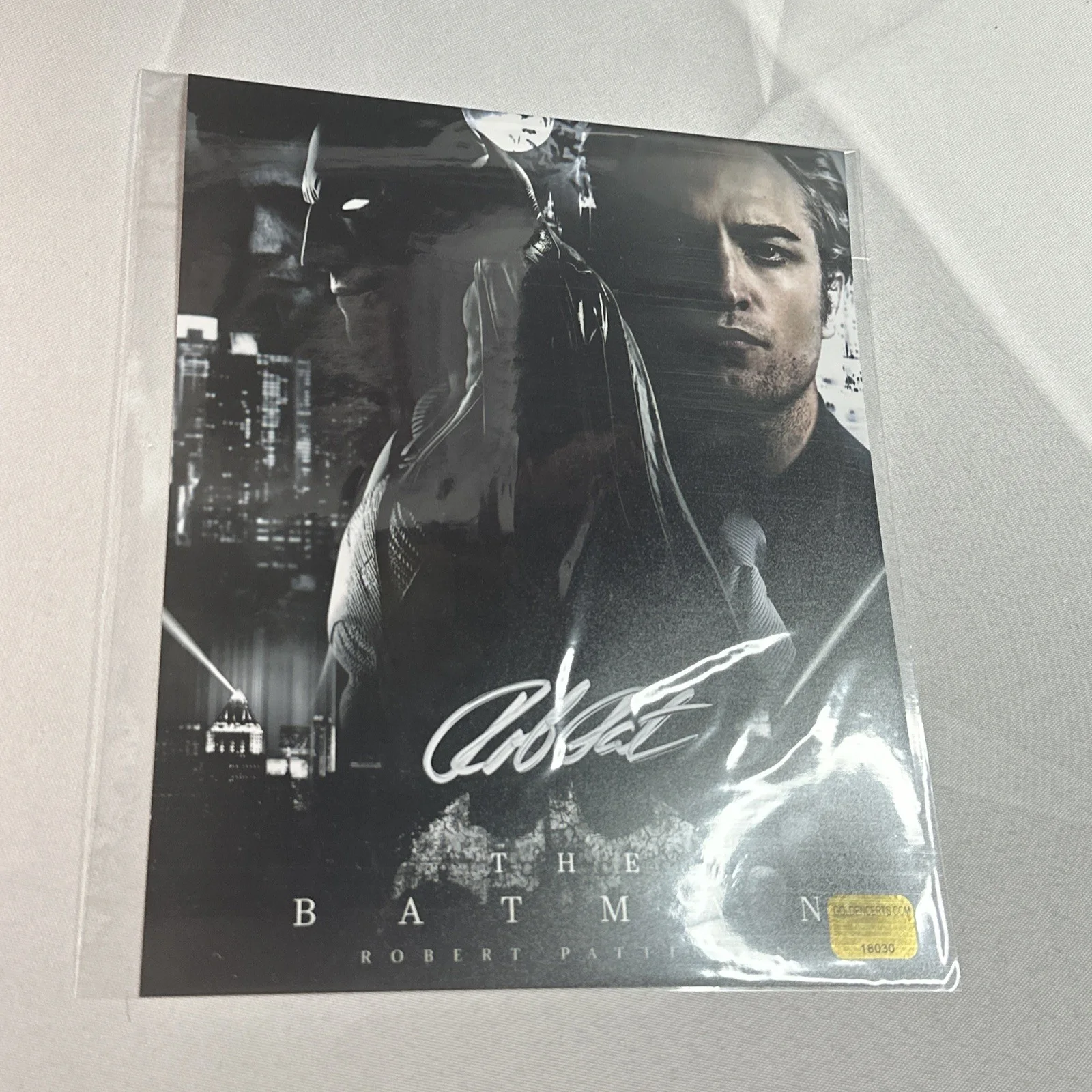 Robert Pattinson — Robert Pattinson - Signed Auto - 8x10 Photo - With COA - “The Batman”, изображение 3