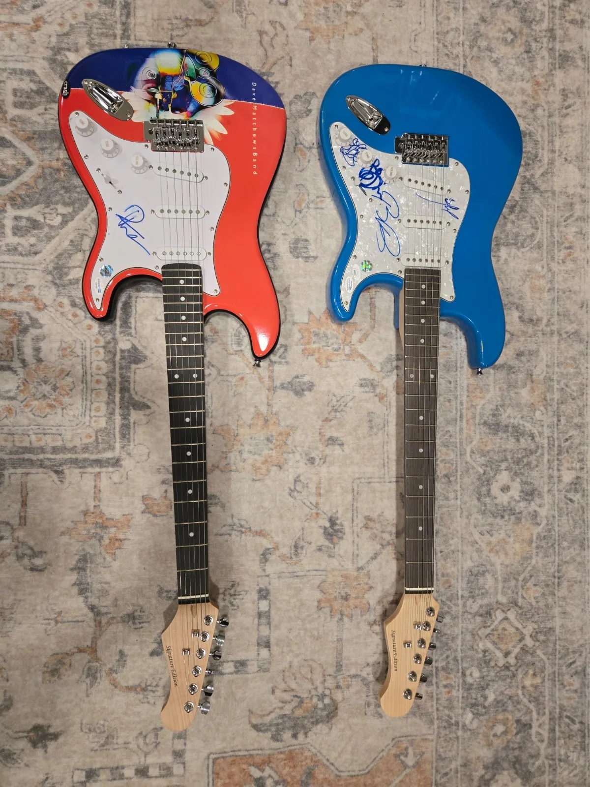 Dave Matthews, Stefan Lessard, Tim Reynolds, Boyd Tinsley, Jeff Cohen — Two Dave Matthews Band x5 Signed Autograph Full Size Red Blue Guitars - COA