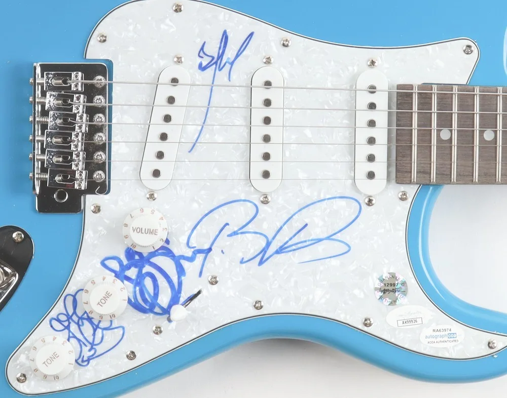 Dave Matthews, Stefan Lessard, Tim Reynolds, Boyd Tinsley, Jeff Cohen — Two Dave Matthews Band x5 Signed Autograph Full Size Red Blue Guitars - COA, изображение 5