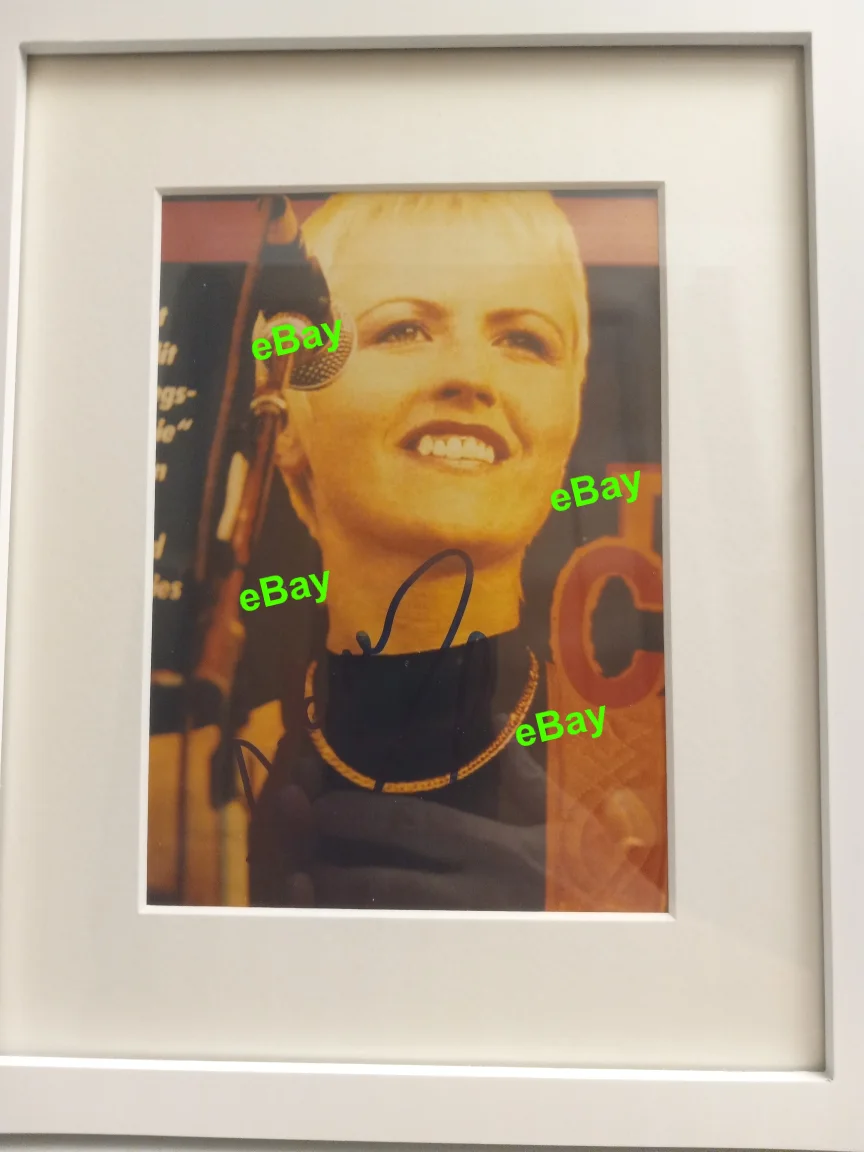 DOLORES O’RIORDAN (Musician/The Cranberries) SIGNED PHOTO - EXCELLENT, изображение 2