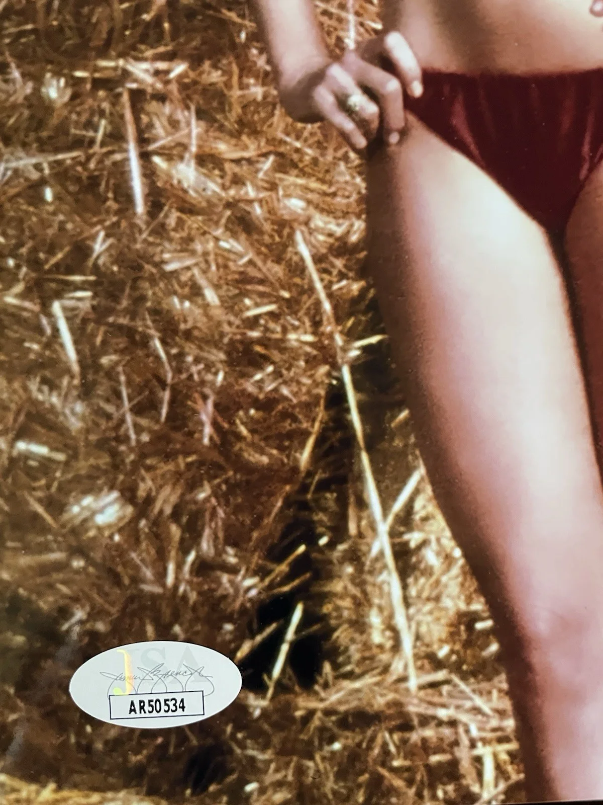 Catherine Bach — Catherine Bach Daisy Duke Signed Autographed 8X10 photo Dukes Of Hazzard JSA COA, изображение 3