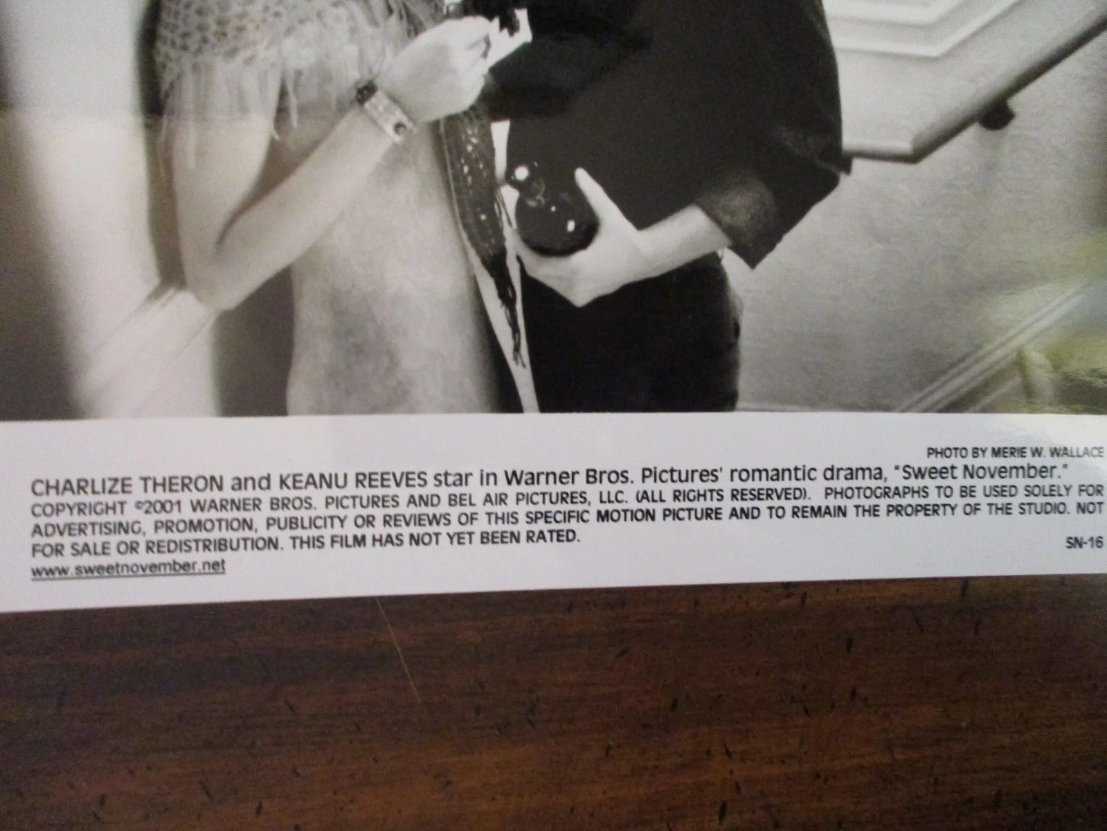 Charlize Theron/Keanu Reeves(SWEET NOVEMBER)2001 10x 8 Black & White Press Photo, изображение 2