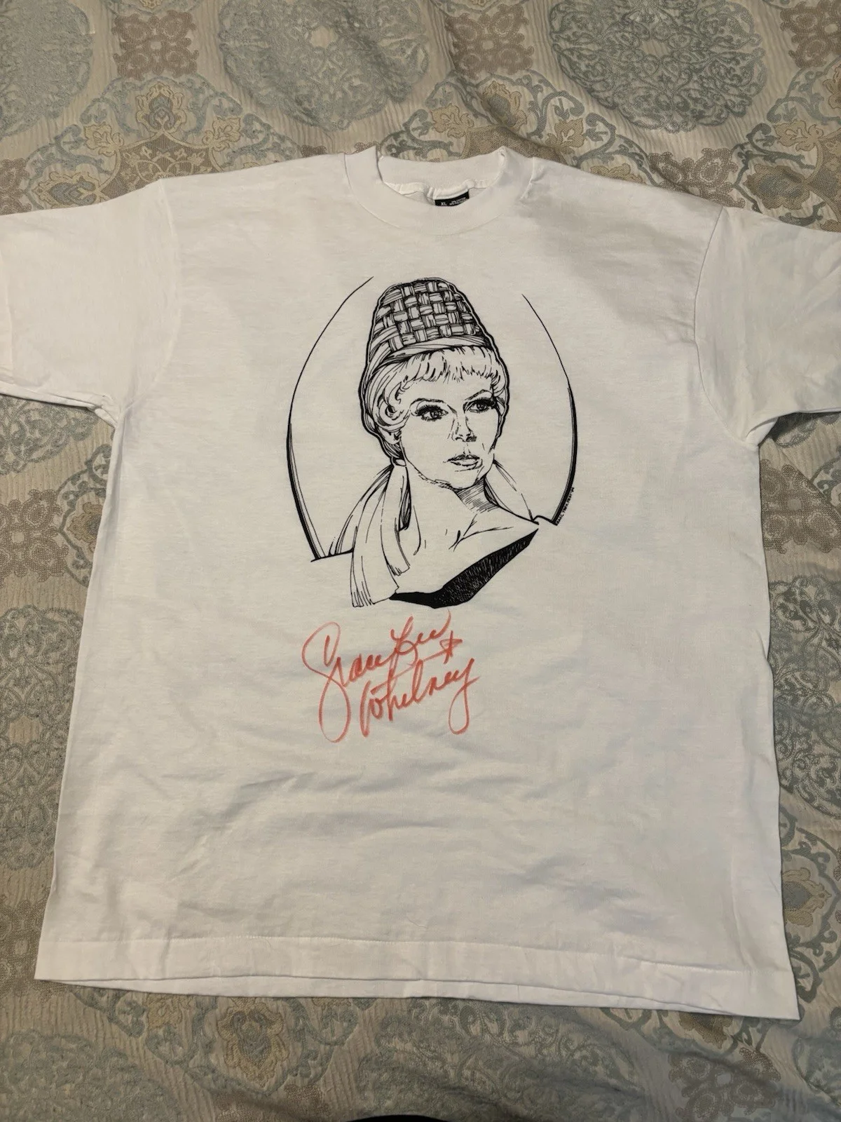 Grace Lee Whitney - Yeoman Rand TOS — Grace Lee Whitney Autographed Shirt. ST:TOS. Yeoman Rand. Unworn.Photo Not Incl., изображение 2