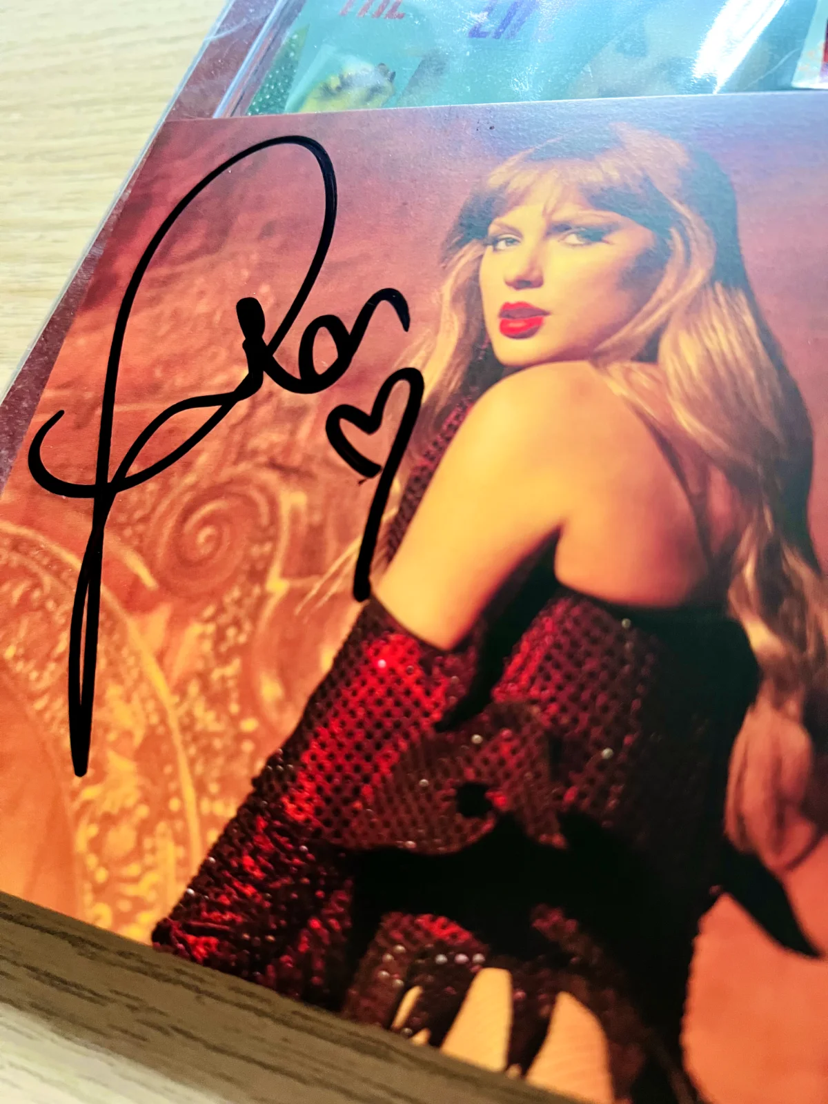 🔥 *RARE* LONG SIGNATURE Taylor Swift The Life of a Showgirl CD Signed Photo 3, изображение 2